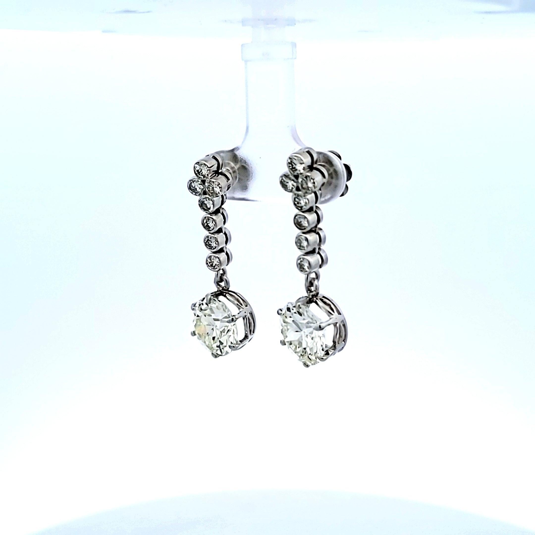 Title:
8.32 Carat Circular Brilliant Cut N VS1 and Round Brilliant J VS1 Diamond Platinum Drop Earring


Style:
Drop


Metal:
Platinum


Gemstone 1:
1 Carat Diamond


Number of Stones:
14


Color:
J


Clarity:
VS1


Shape:
Round Brilliant


Gemstone