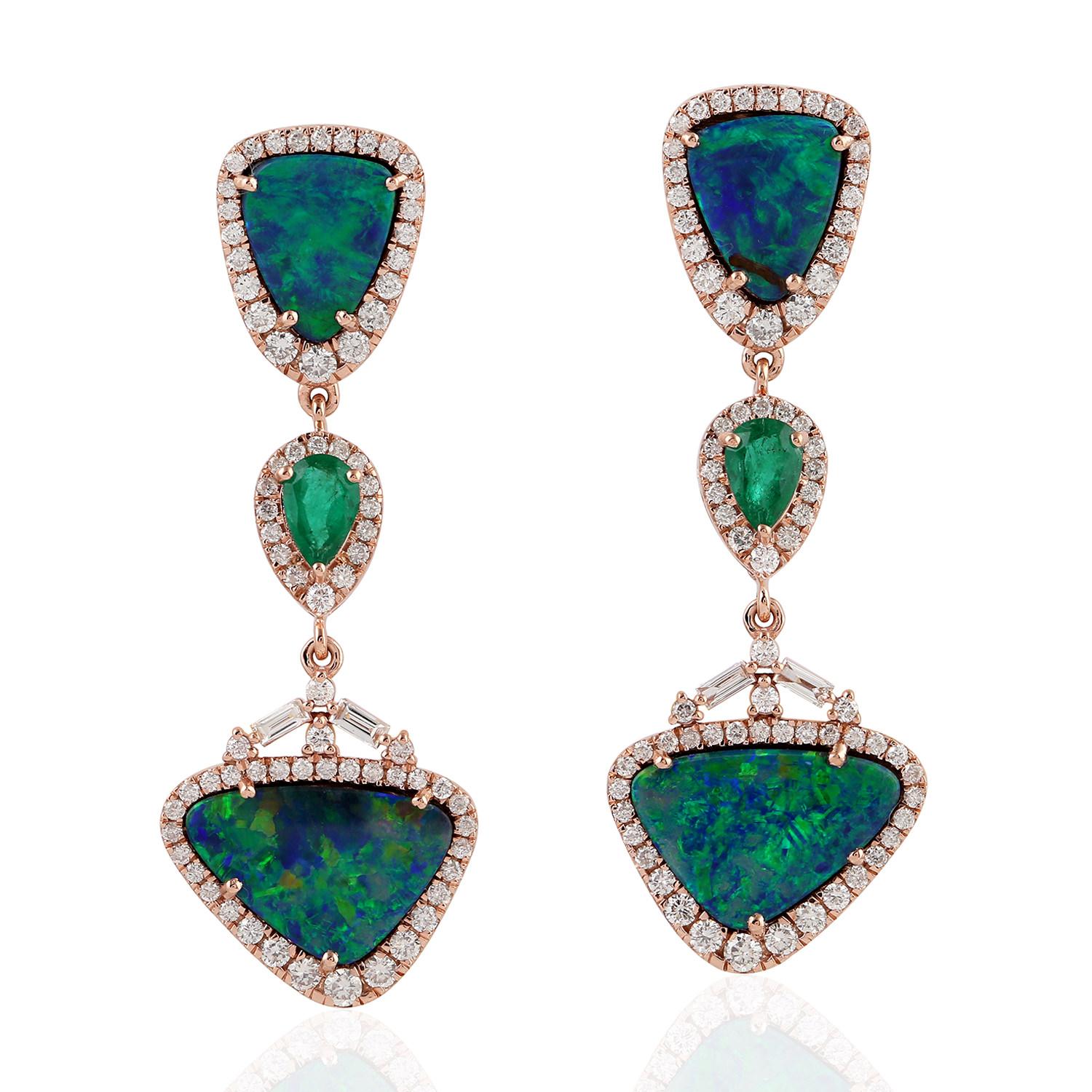 8,32 Karat Opal Smaragd Diamant 18 Karat Gold Ohrringe (Cabochon) im Angebot