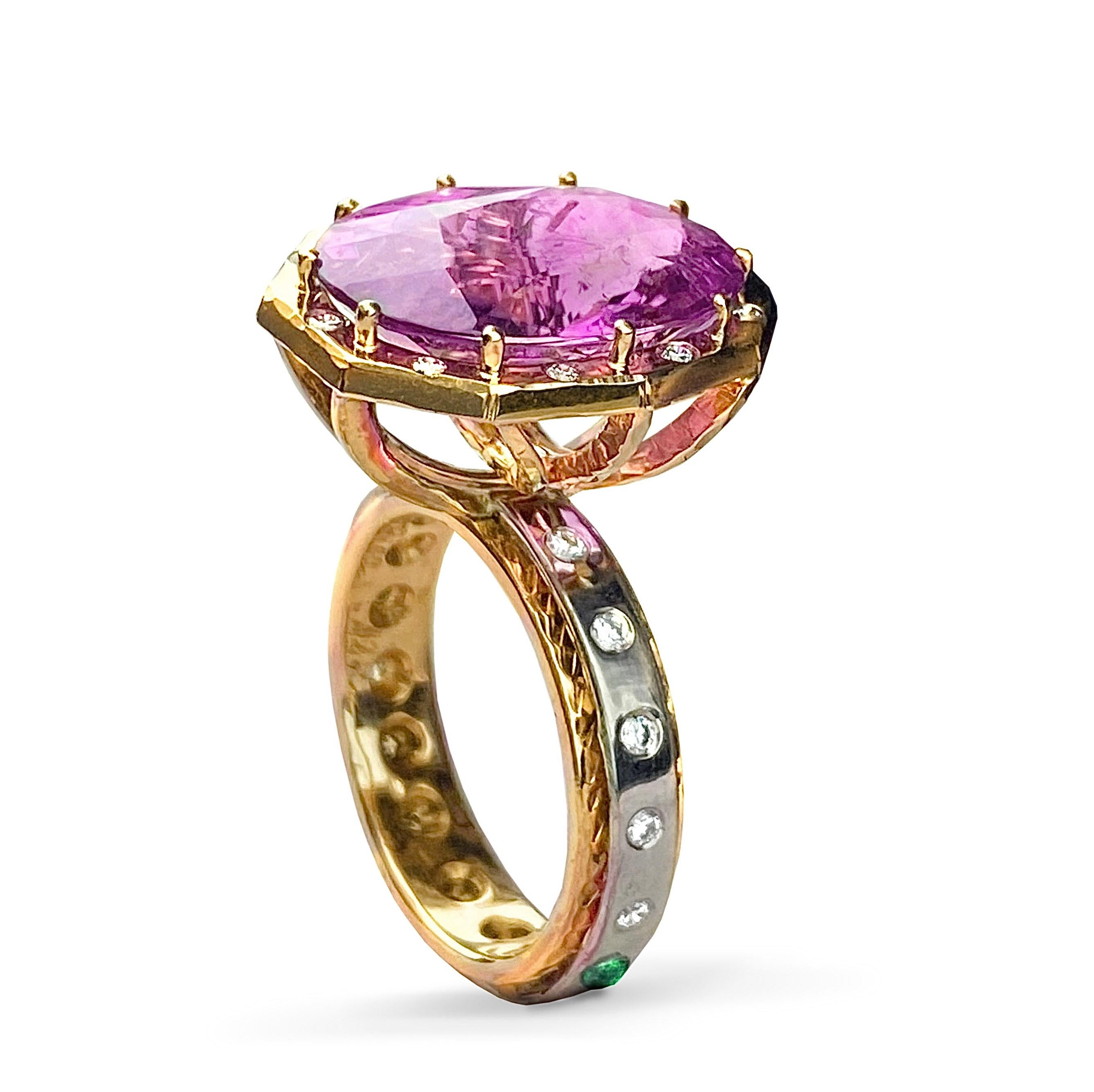 This 8,32ct tourmaline (Rubellite) has been catch on the band made of white and rose 18kt gold. It's been decorated with 15 white diamonds VVS/G. Total diamonds 0,21ct.