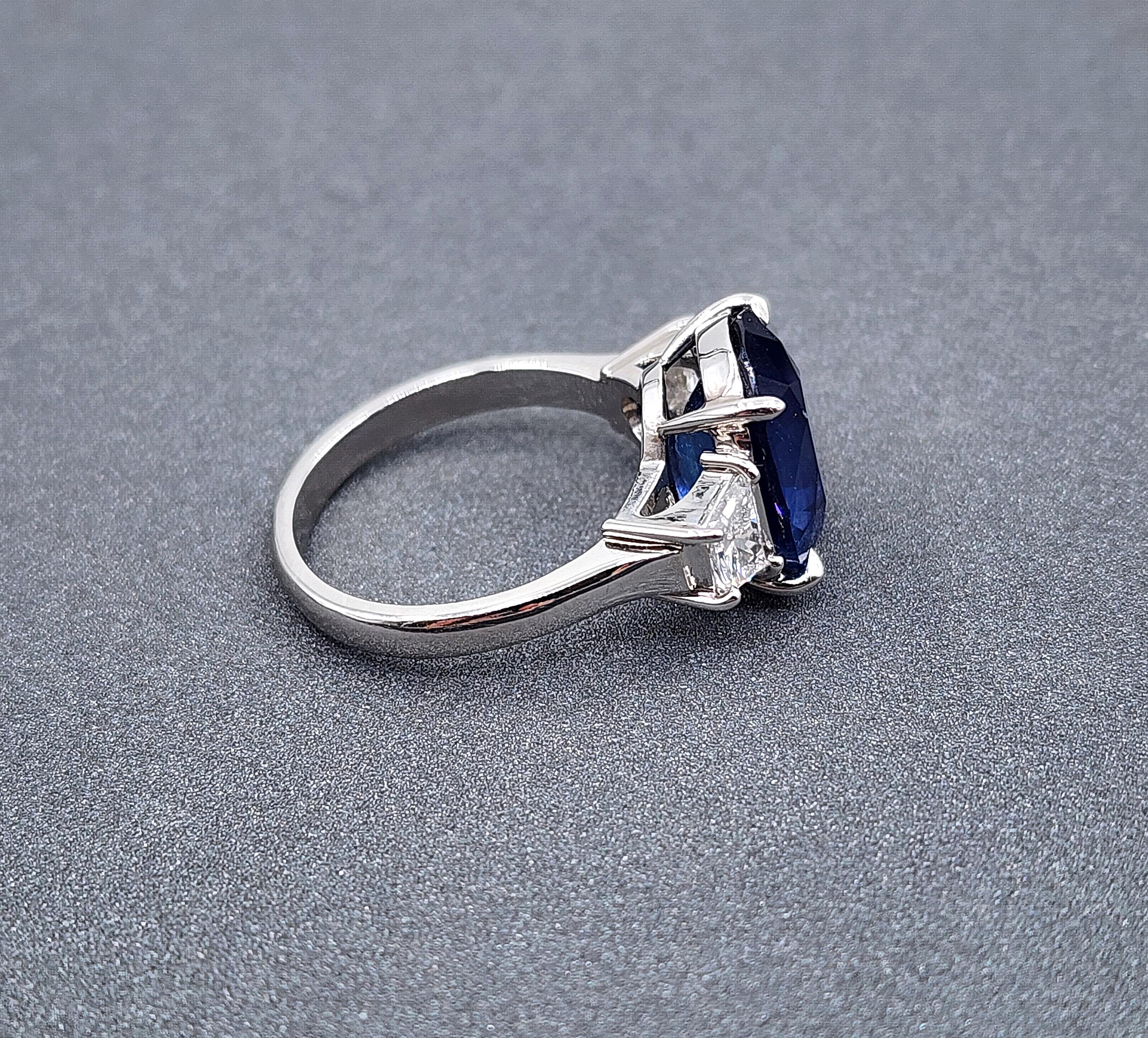 Oval Cut 8.32 ct GIA Certified Natural Sapphire & Diamond Ring