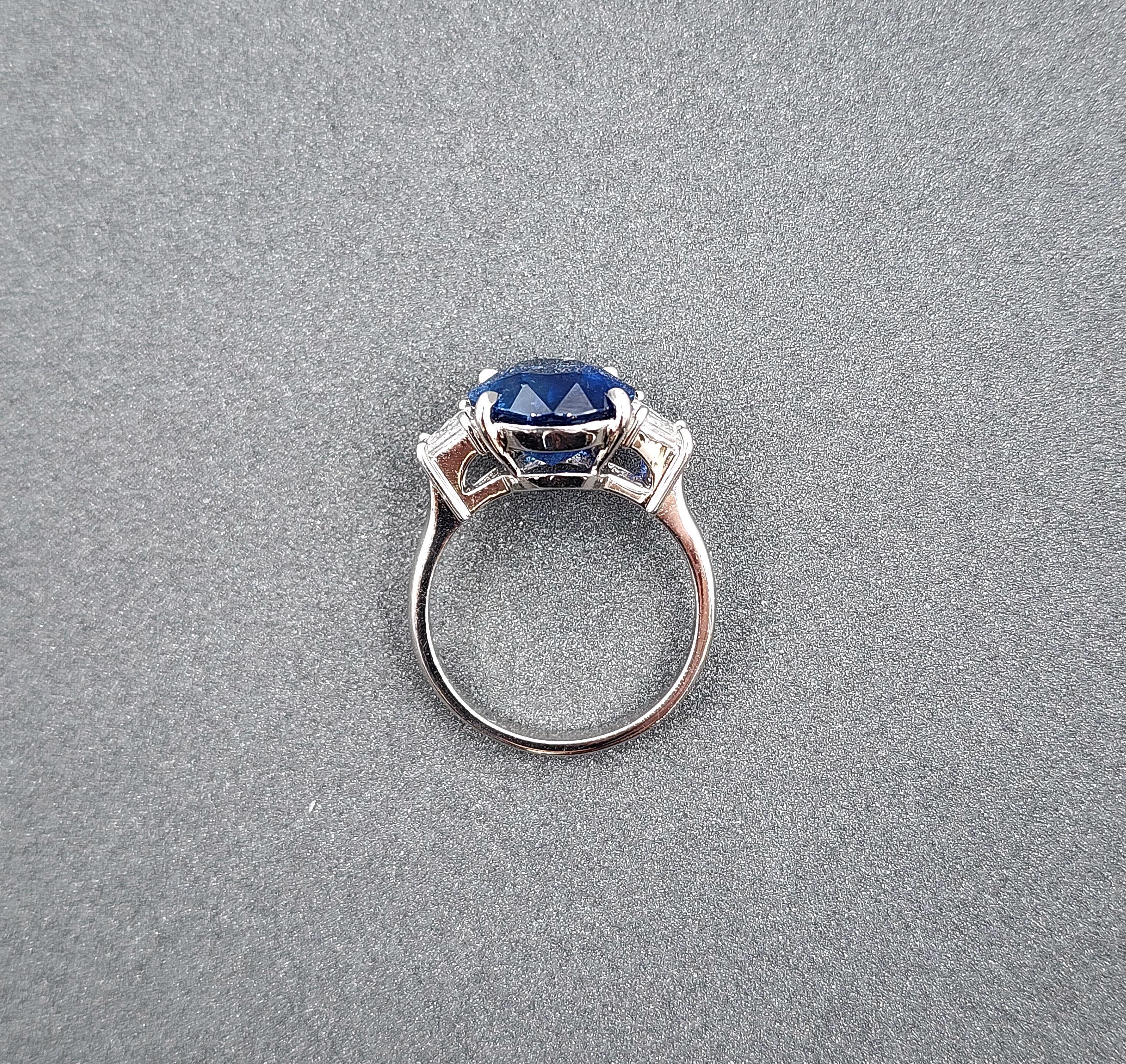 Women's or Men's 8.32 ct GIA Certified Natural Sapphire & Diamond Ring