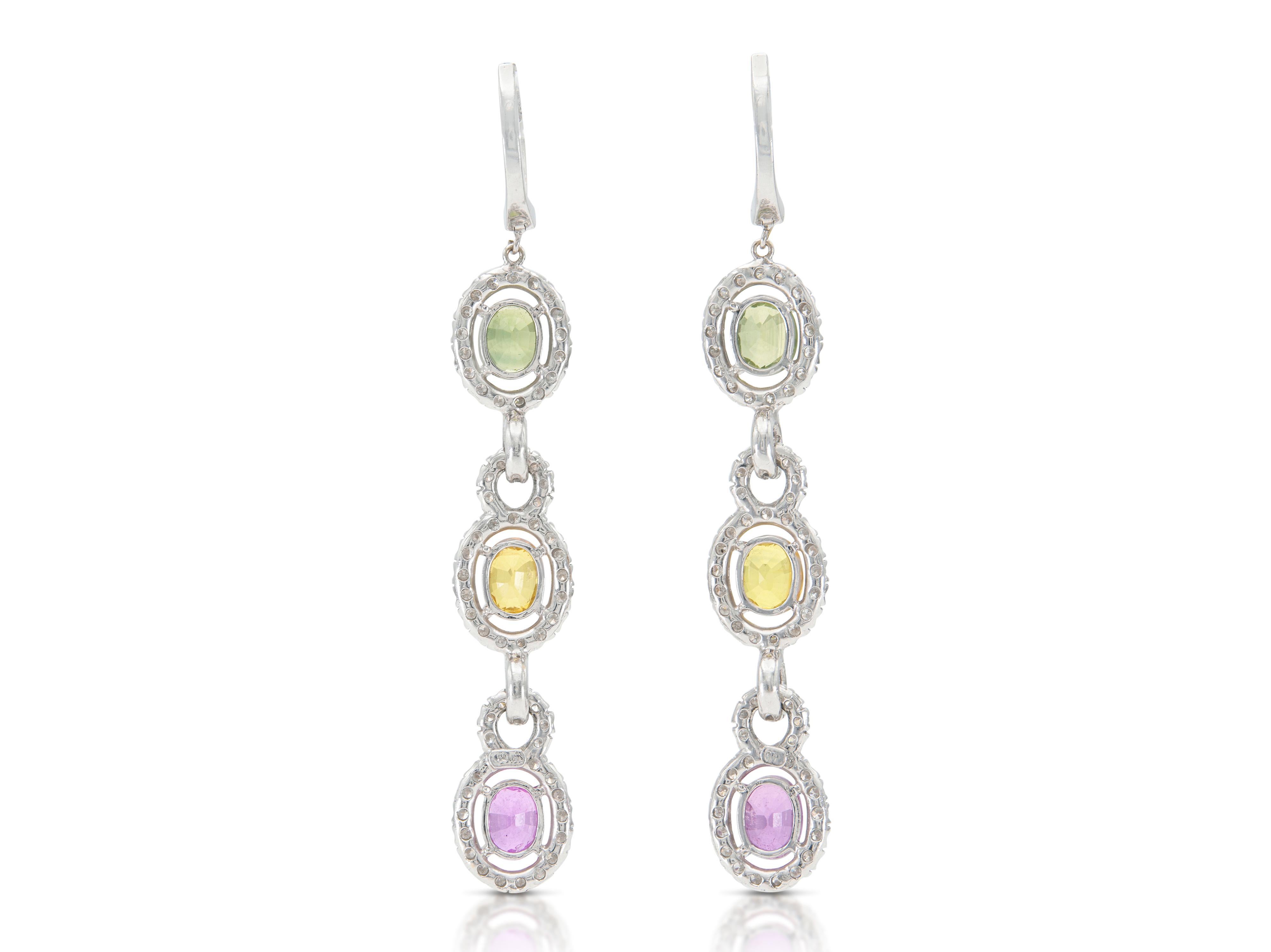 8.33 Carat Multi-Color Sapphire Dangle Earrings with Diamonds en Bueno estado para la venta en New York, NY