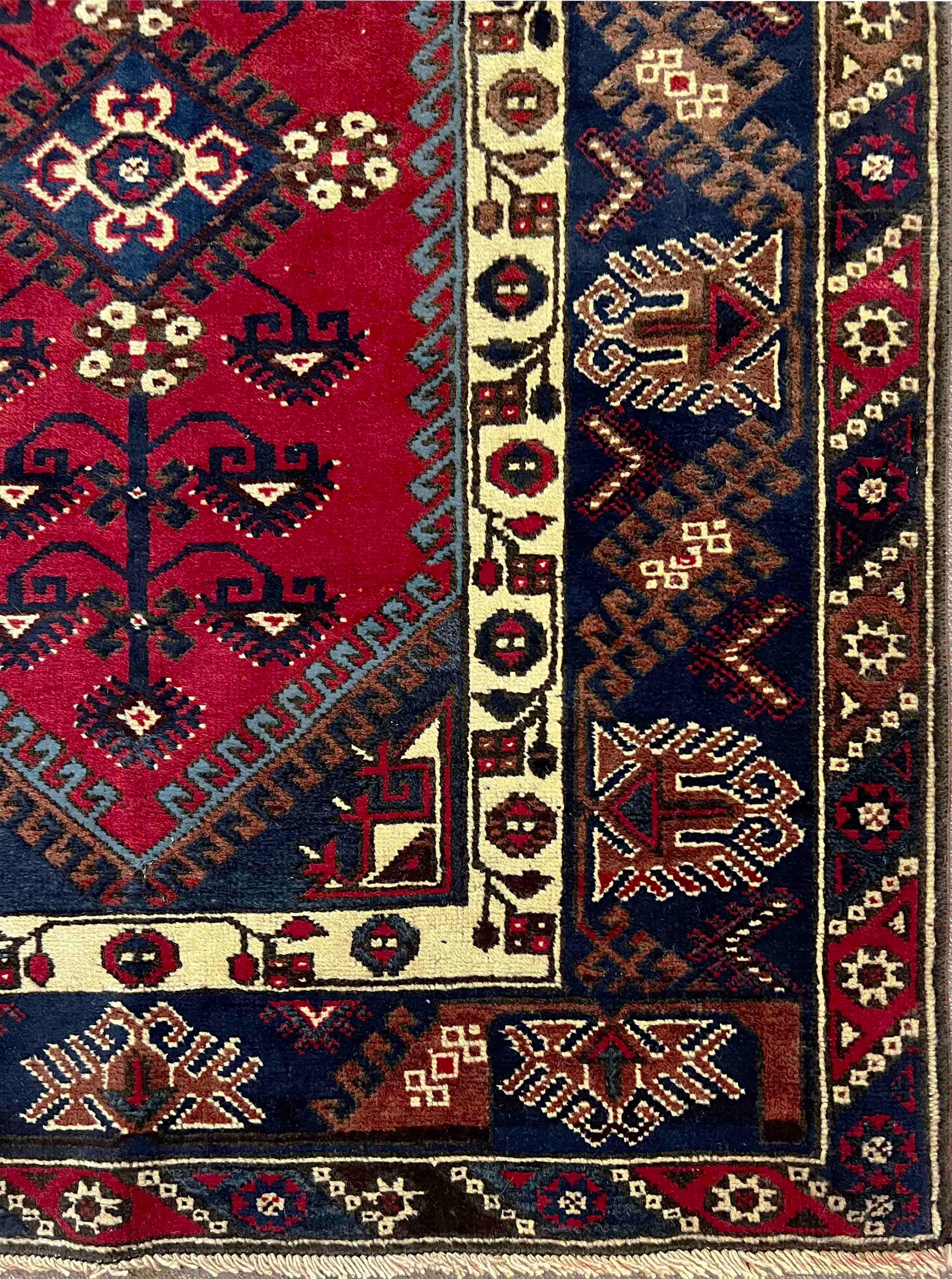 833 - Schöner türkischer Doshemalti-Teppich im Vintage-Stil (Wolle) im Angebot