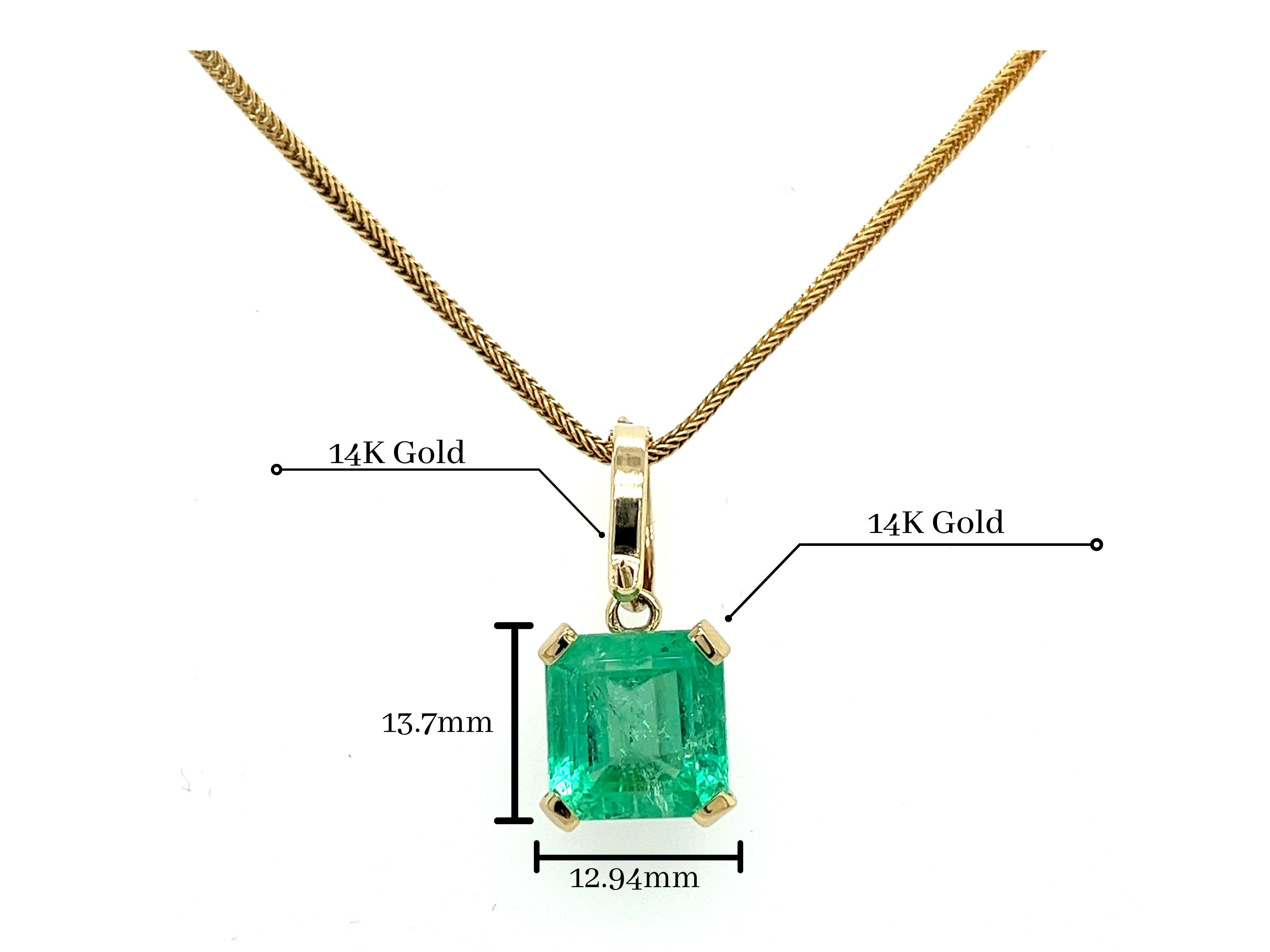 Modern 8.34 Carat Colombian Emerald Solitaire Pendant Necklace in 14K Gold For Sale