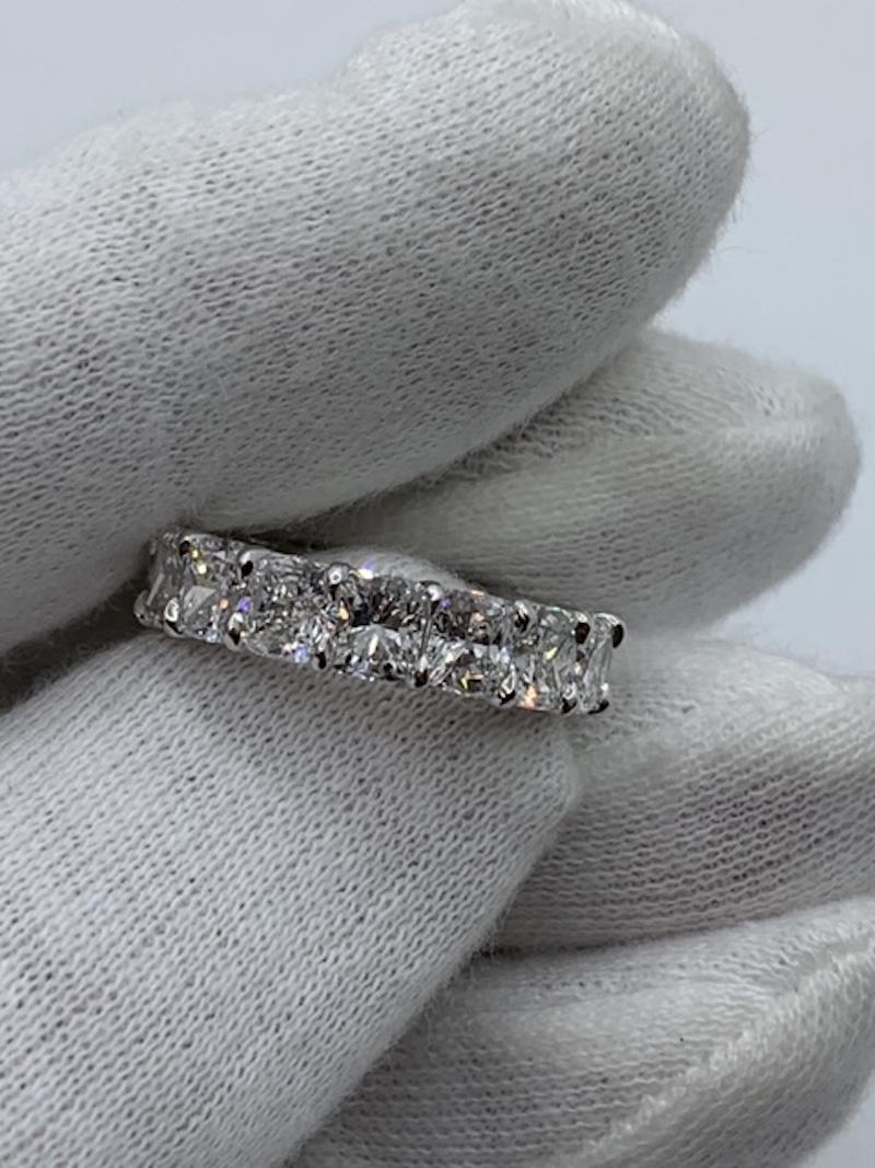 Taille coussin Bague d'éternité à anneau en diamant taille coussin de 8,34 carats en vente