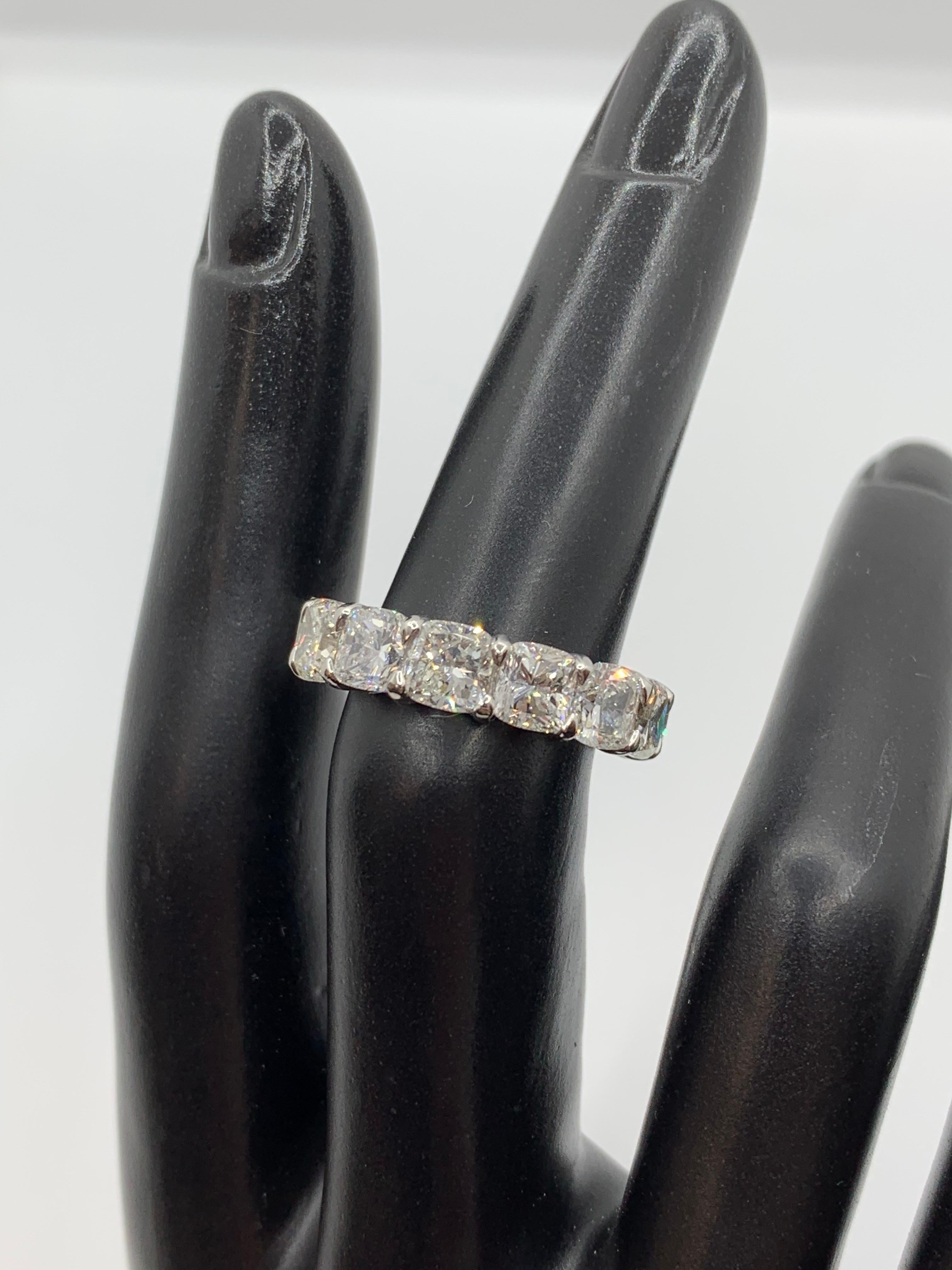 Bague d'éternité à anneau en diamant taille coussin de 8,34 carats Neuf - En vente à New York, NY