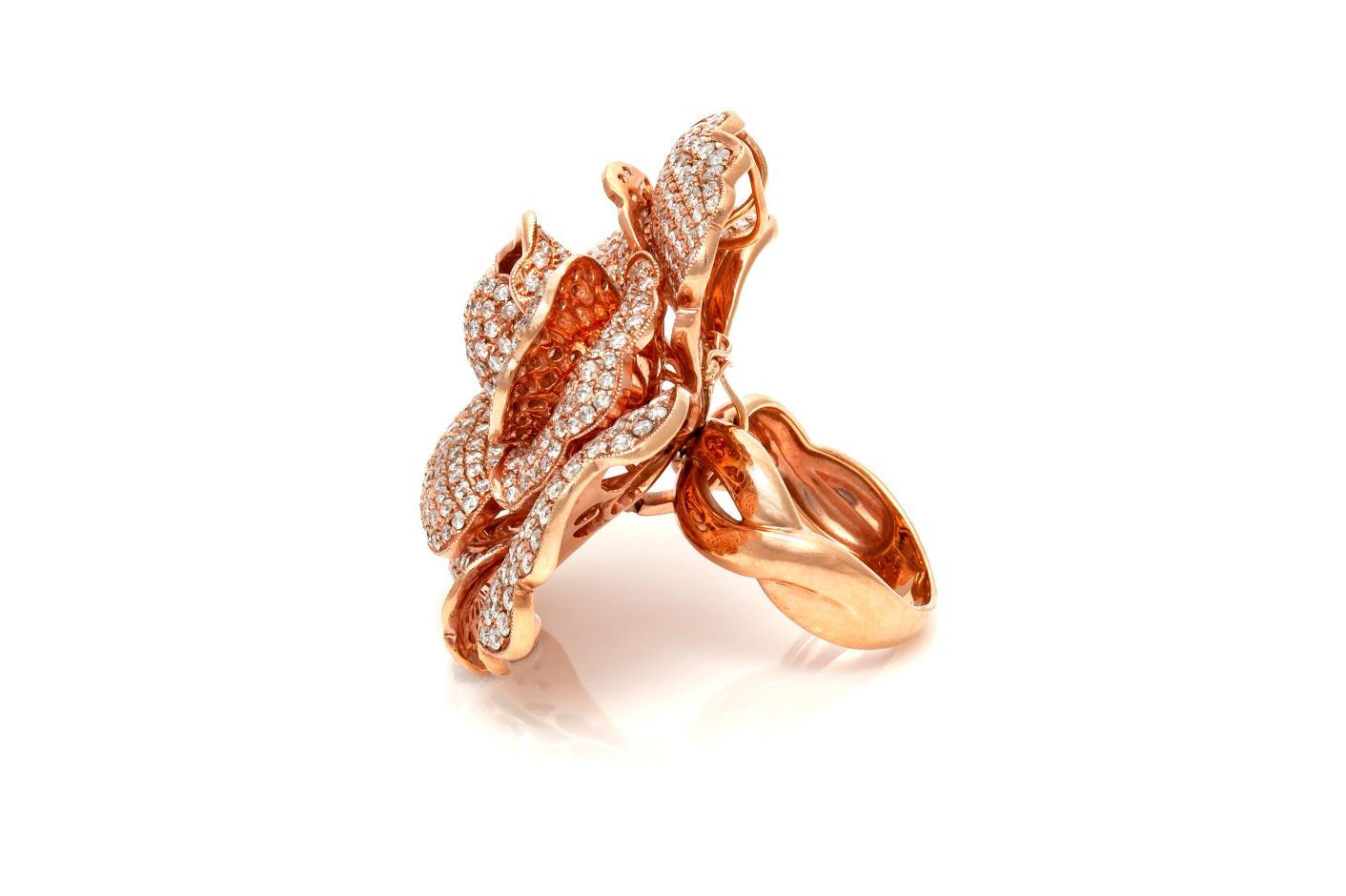Round Cut 8.34 Carat Diamond Rose Flower Ring Pendant For Sale