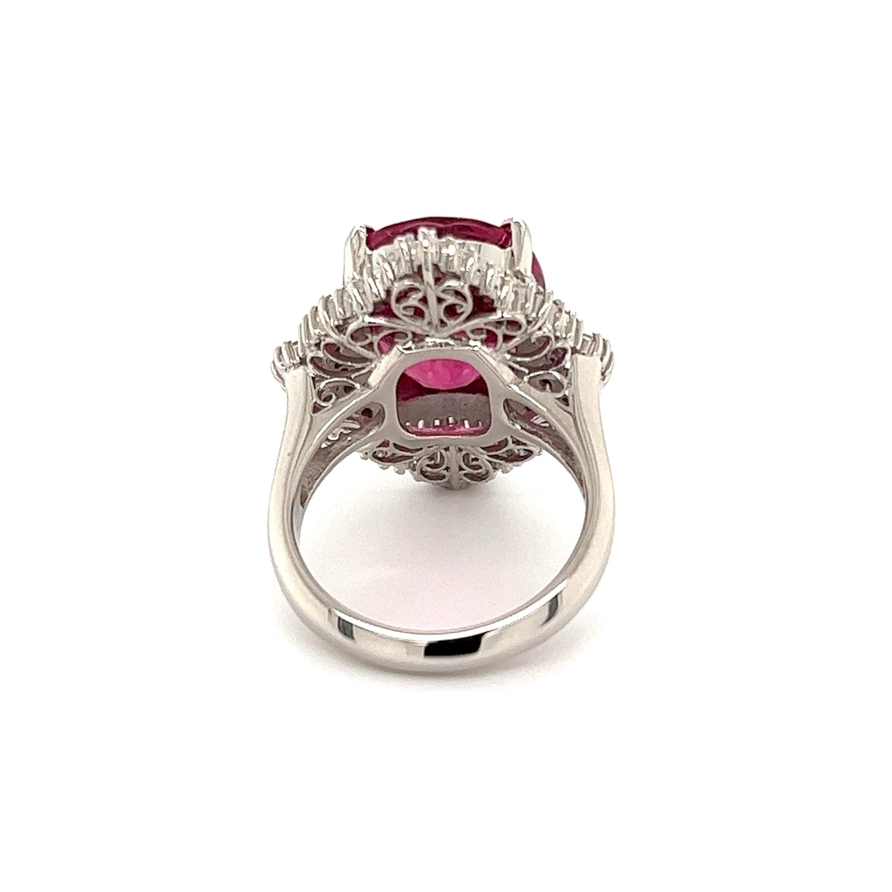 8.34 Carat Rubelite Tourmaline and Diamond Platinum Ring Estate Fine Jewelry In Excellent Condition For Sale In Montreal, QC