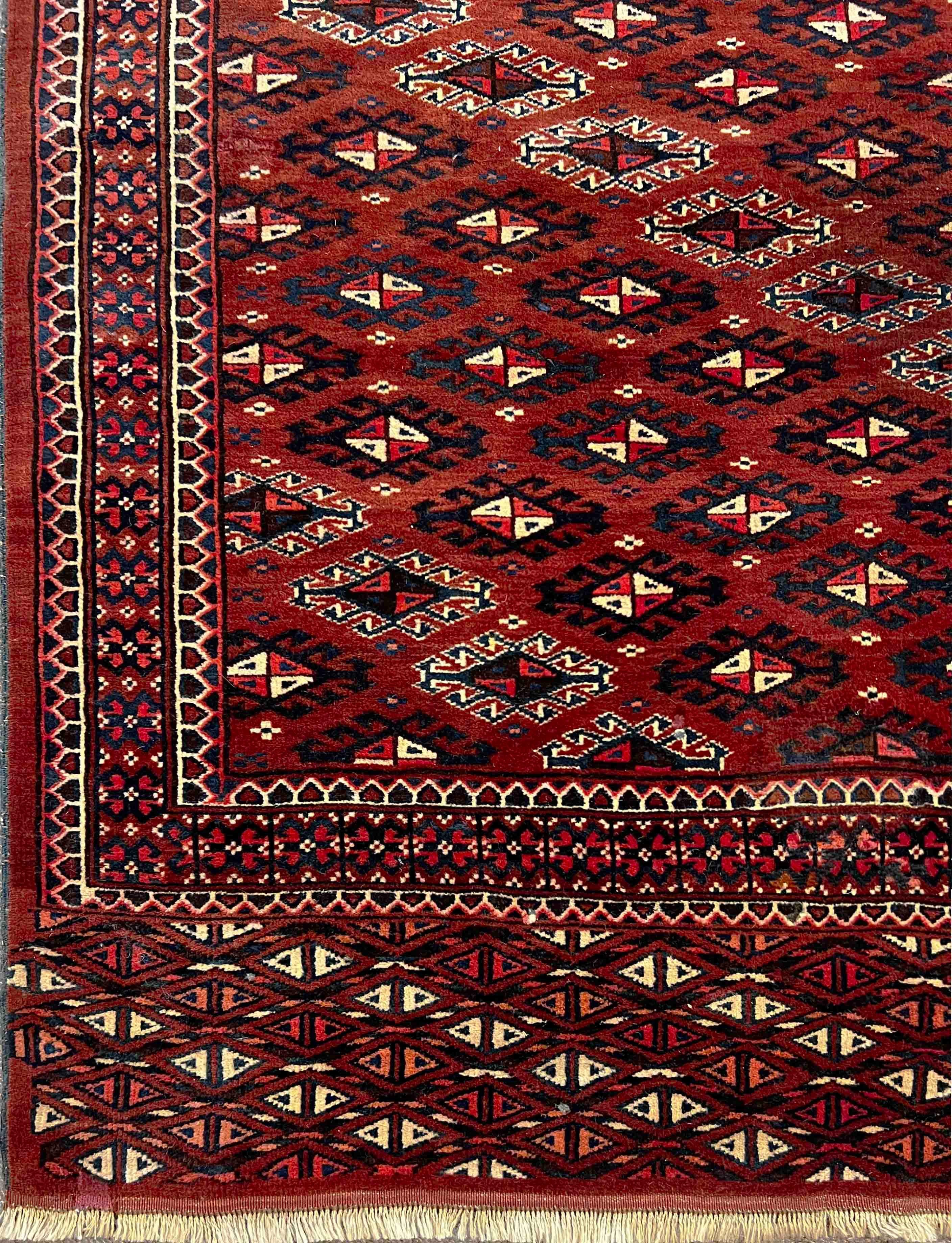 834 - Joli tapis turkmène Bukhara du 20ème siècle Excellent état - En vente à Paris, FR