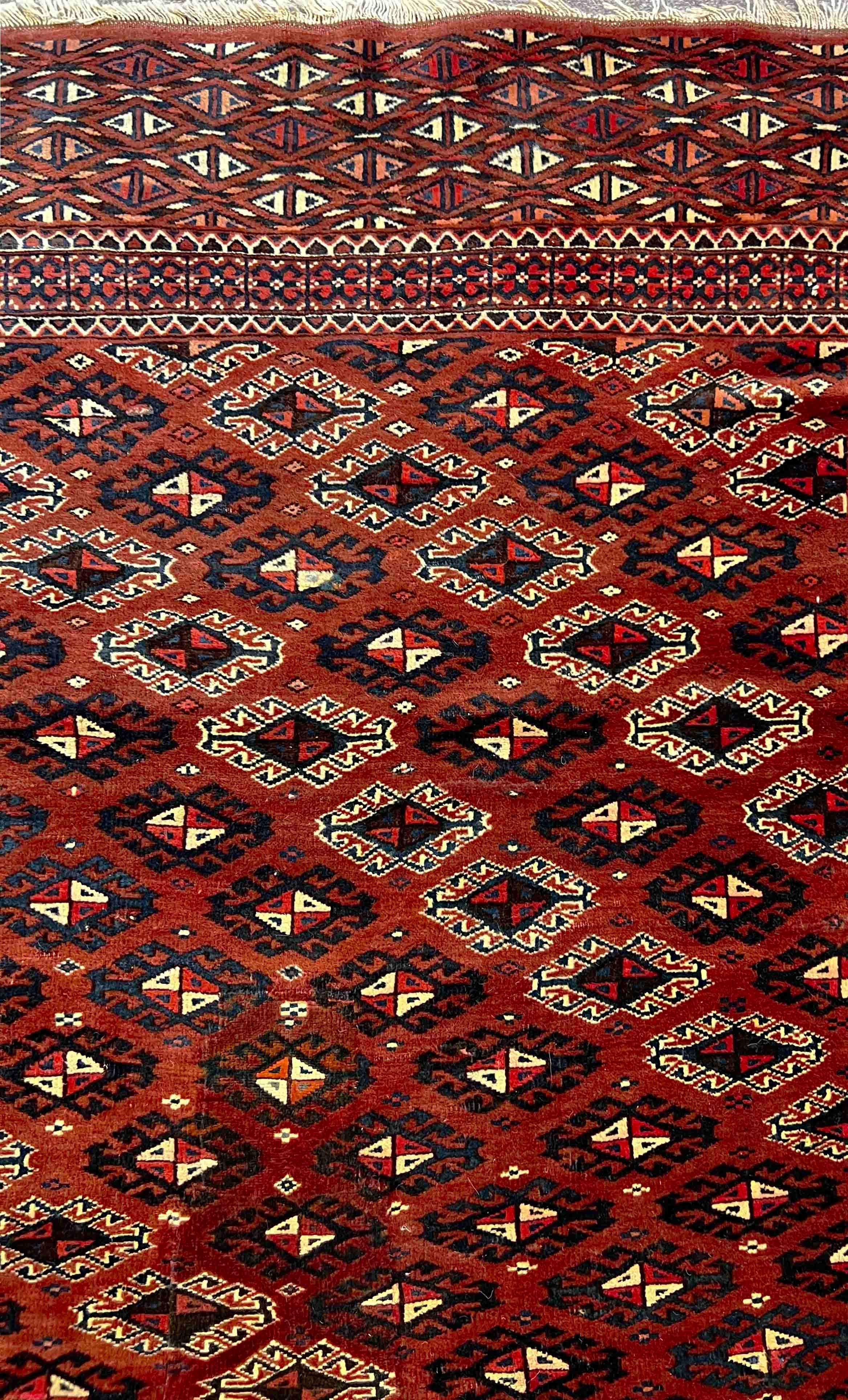 Laine 834 - Joli tapis turkmène Bukhara du 20ème siècle en vente