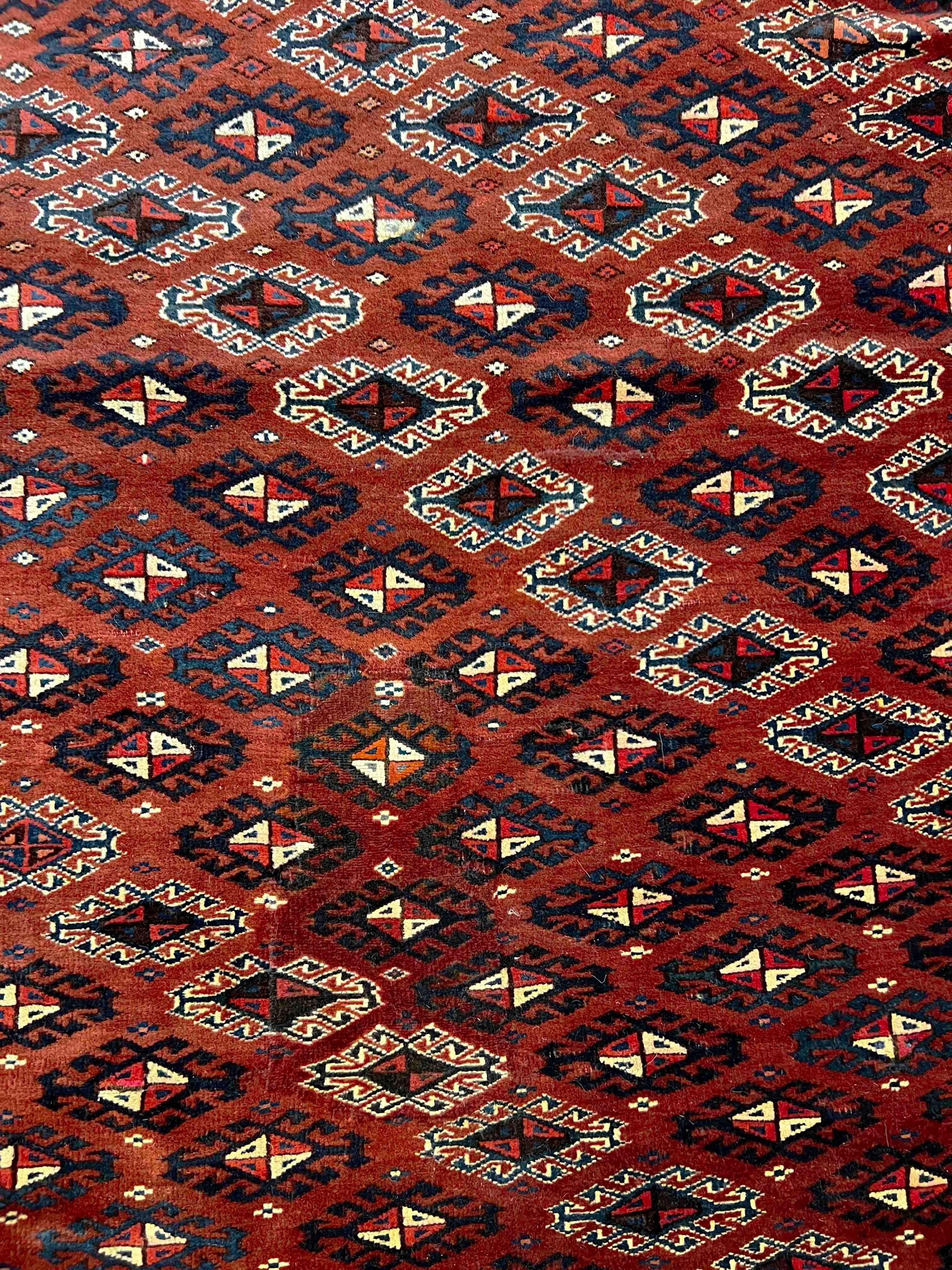 834 - Joli tapis turkmène Bukhara du 20ème siècle en vente 1
