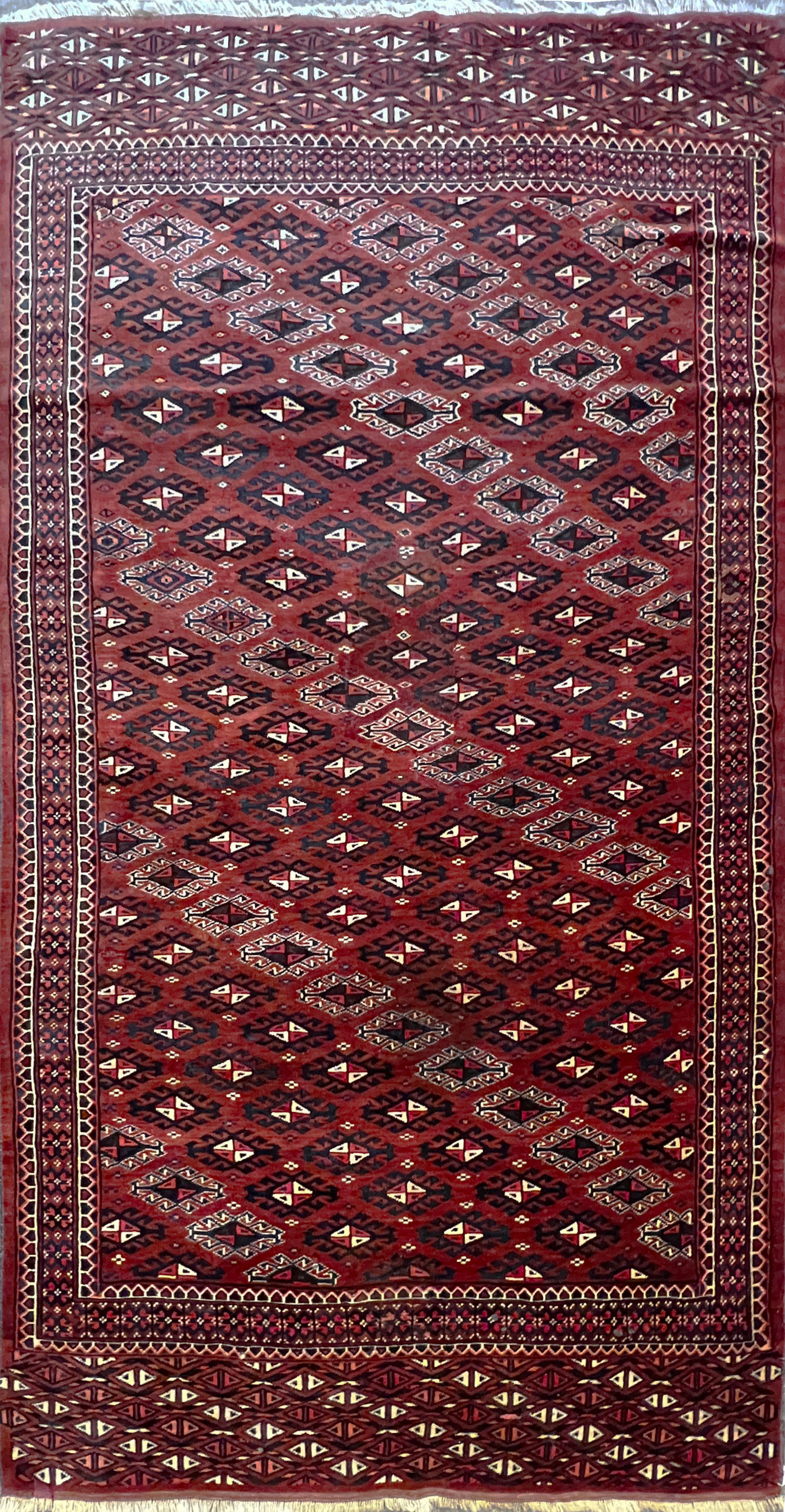 834 - Joli tapis turkmène Bukhara du 20ème siècle