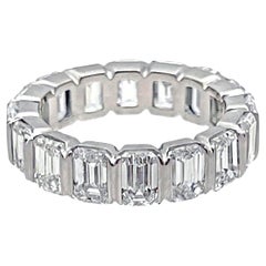 Fascia Eternity con diamante taglio smeraldo da 8,35 carati