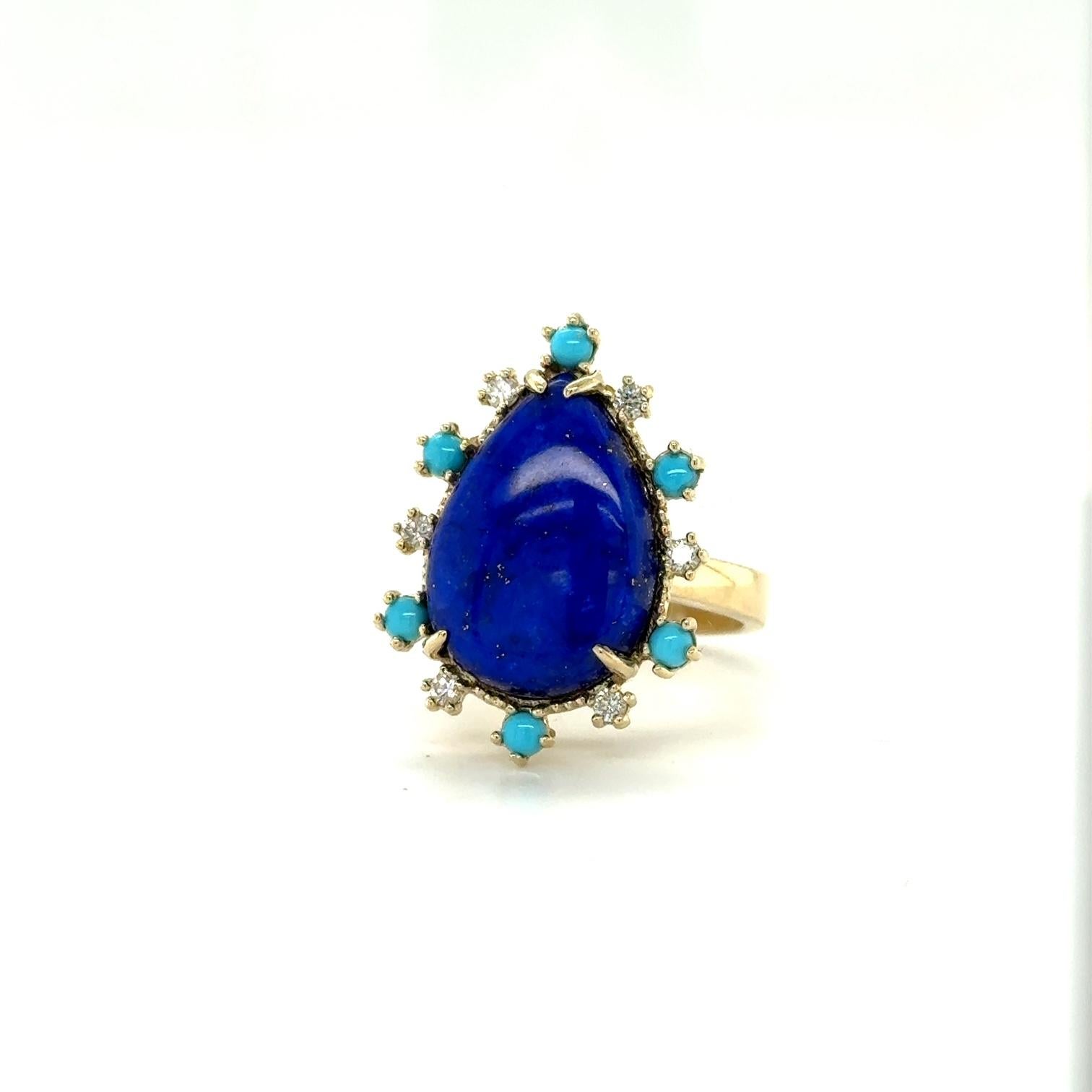 Contemporary 8.35 Carat Lapis Lazuli Turquoise and Diamond Yellow Gold Cocktail Ring For Sale