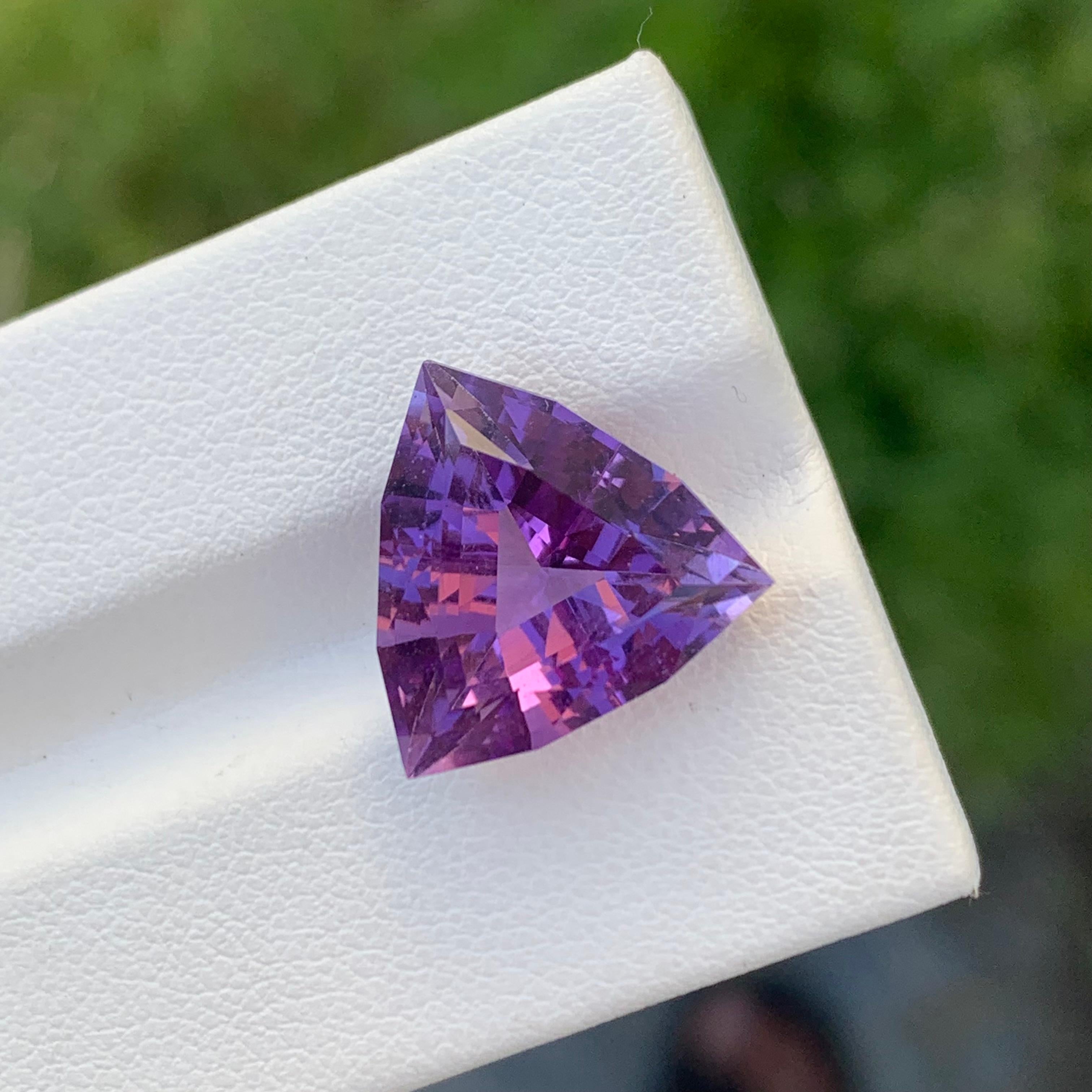 8.35 Carat Natural Loose Amethyst Trillion Cut Gem For Jewellery Making  For Sale 5