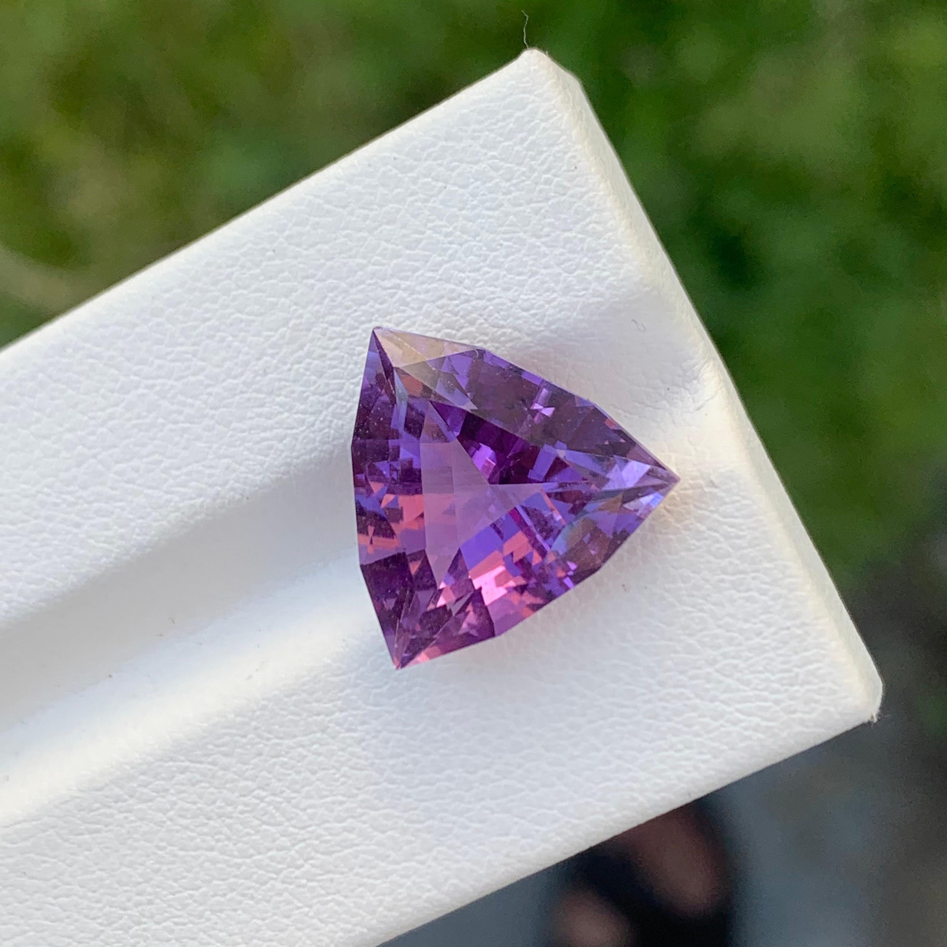 8.35 Carat Natural Loose Amethyst Trillion Cut Gem For Jewellery Making  For Sale 1