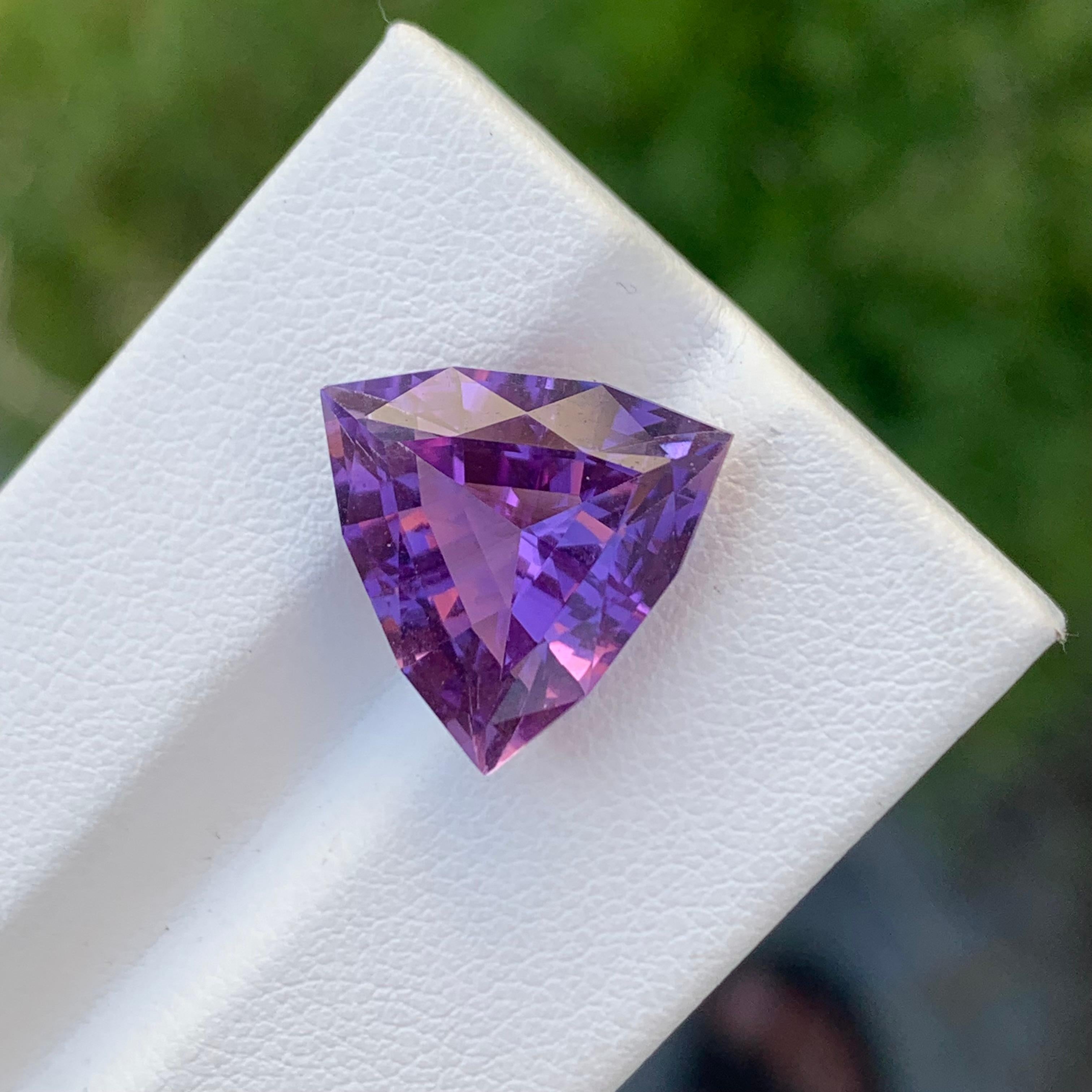 8.35 Carat Natural Loose Amethyst Trillion Cut Gem For Jewellery Making  For Sale 3