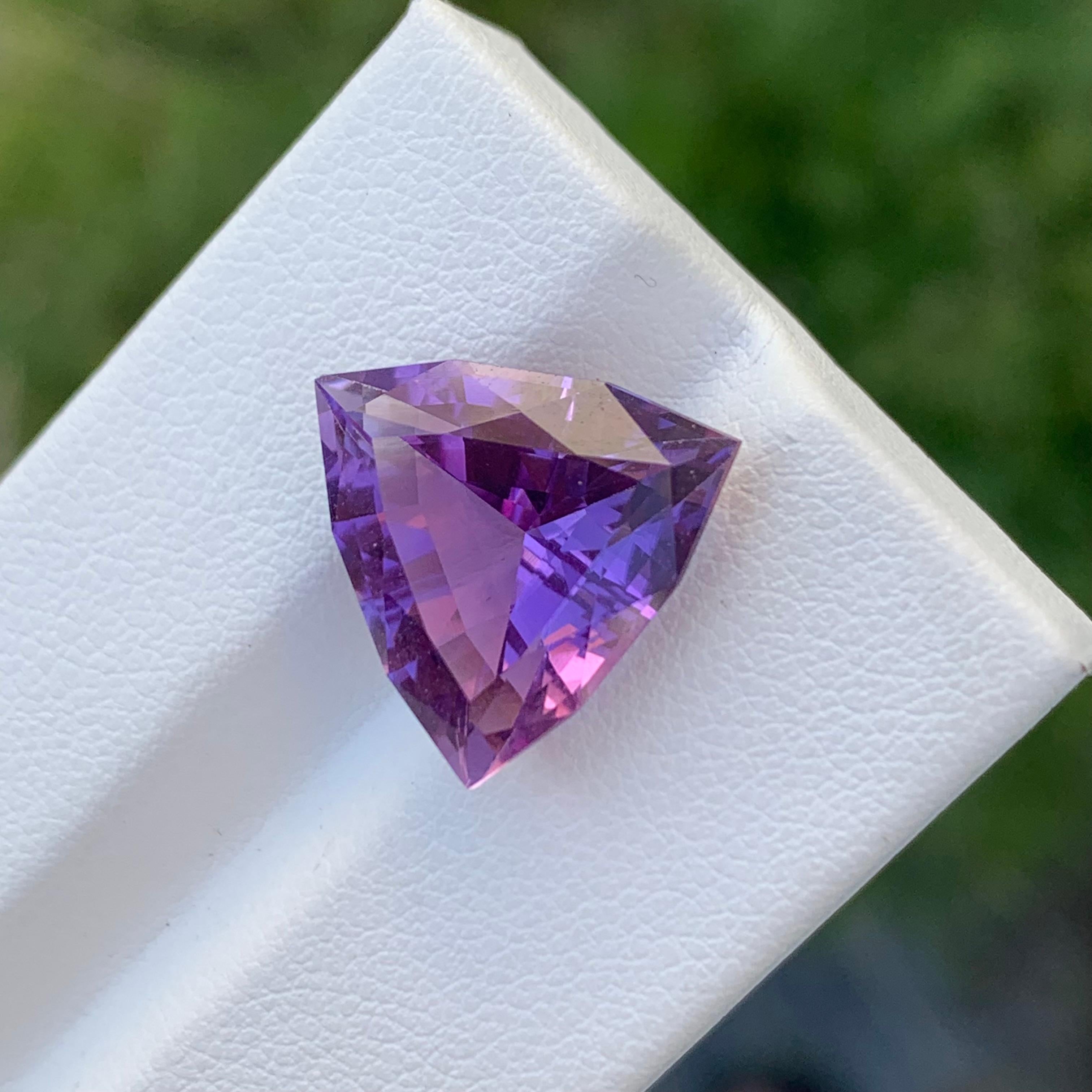 8.35 Carat Natural Loose Amethyst Trillion Cut Gem For Jewellery Making  For Sale 4