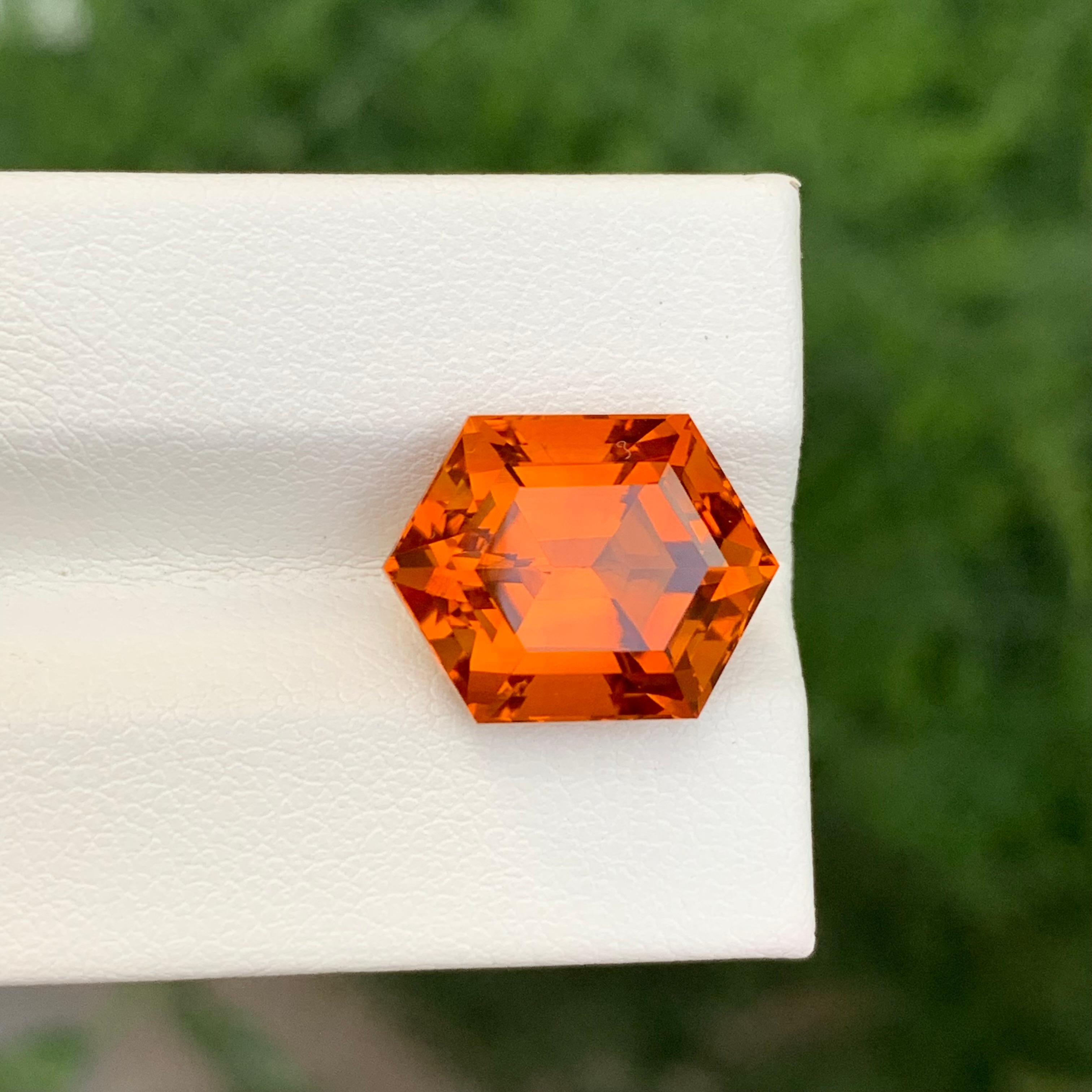 Citrino Madeira sfuso

Peso: 8,35 carati
Dimensioni: 14,4 x 11,1 x 9,3 mm
Origine: Brasile
Colore : Arancione e giallo
Forma: Esagono 
Certificato: Su richiesta

Il Citrino di Madeira, un'affascinante gemma che prende il nome dalle tonalità ricche e