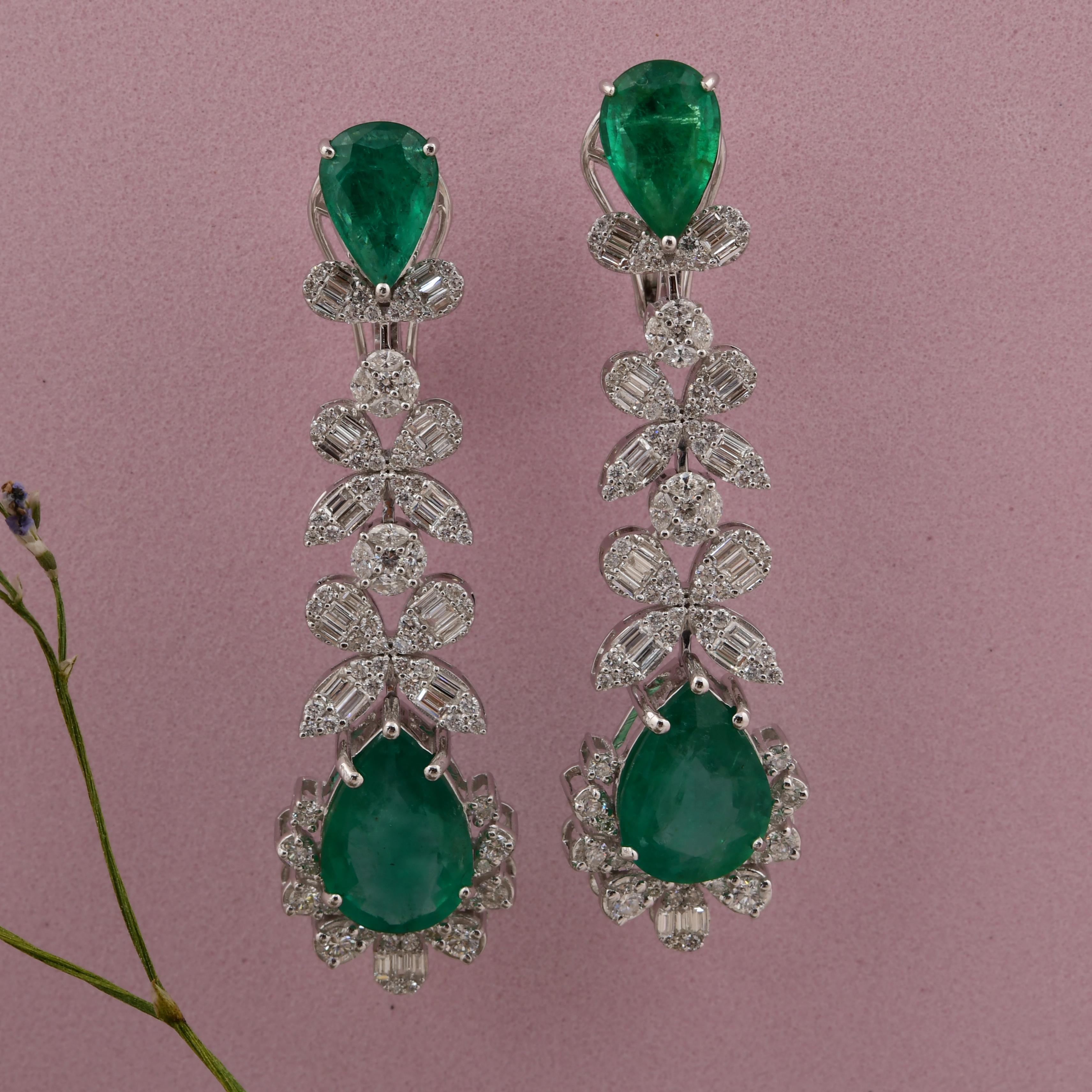 8.35 Carat Zambian Emerald Earrings 2.10 Carat SI/H Diamond 18 Karat White Gold In New Condition For Sale In Diera, Dubai