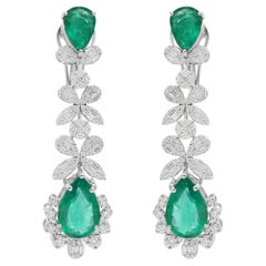 Orecchini con smeraldo dello Zambia da 8,35 carati Diamante SI/H da 2,10 carati Oro bianco 18 carati