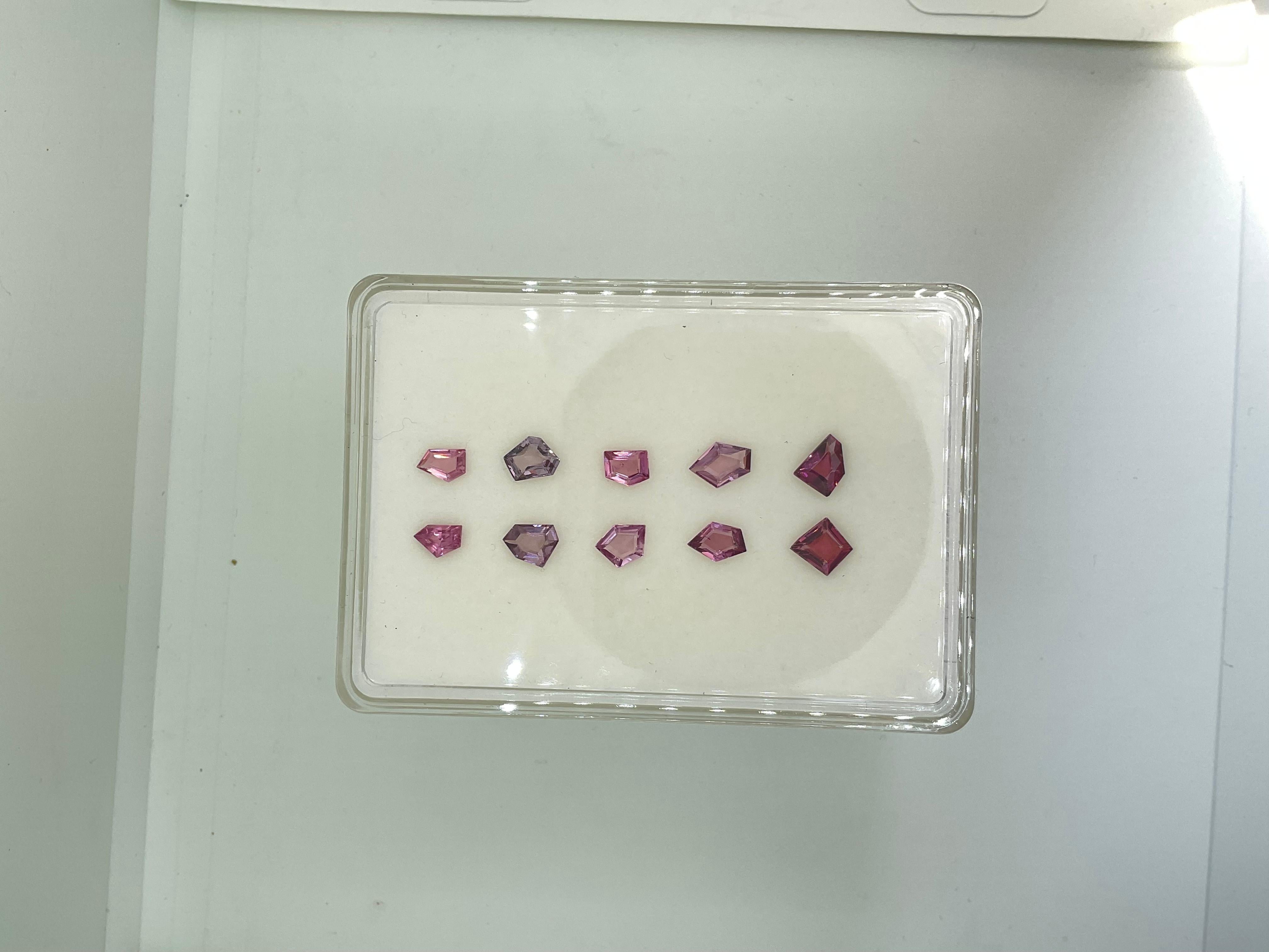 Art déco Pierre naturelle de 8.35 carats de taille fantaisie en spinelle grise et rose pour la haute joaillerie en vente