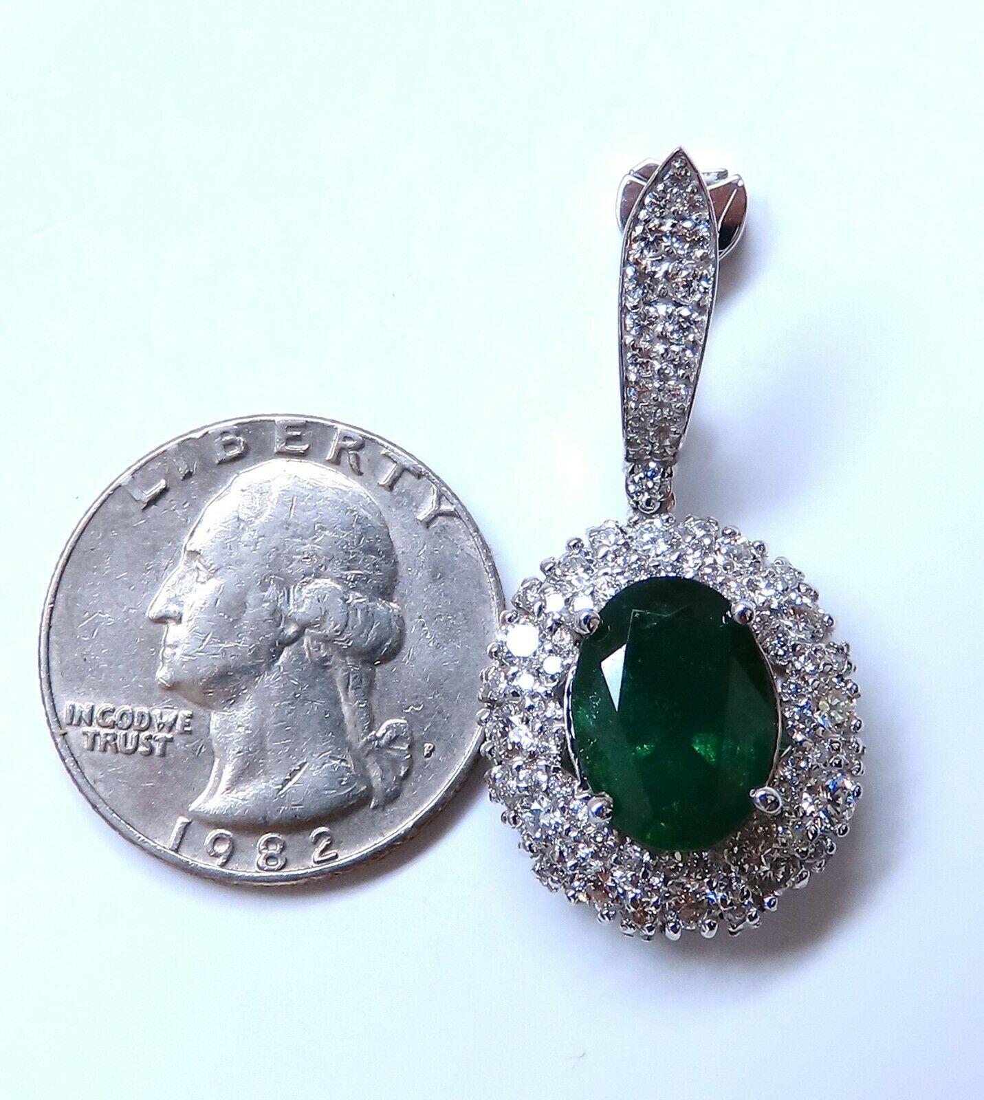 Pendants d'oreilles en or 18 carats avec grappe de diamants et émeraudes ovales naturelles de 8,35 carats en vente 4