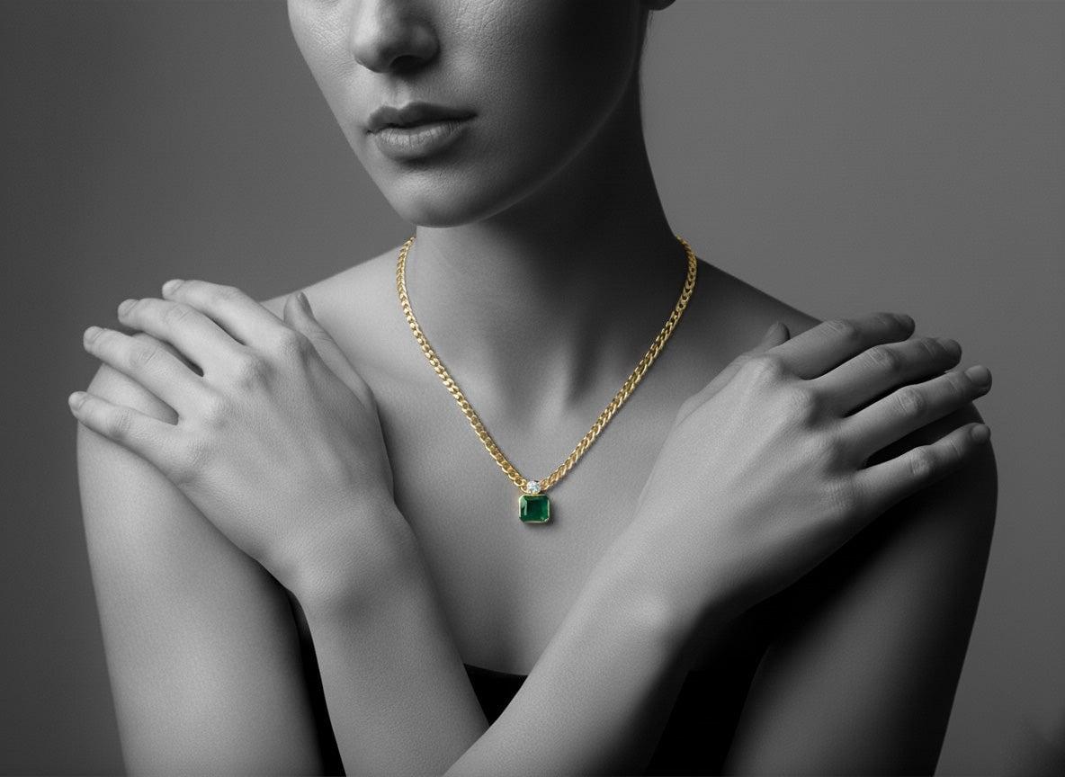 8,35ct natürlichen sambischen Smaragd und ein halbes Karat Labordiamant Statement-Anhänger 14K im Angebot 1