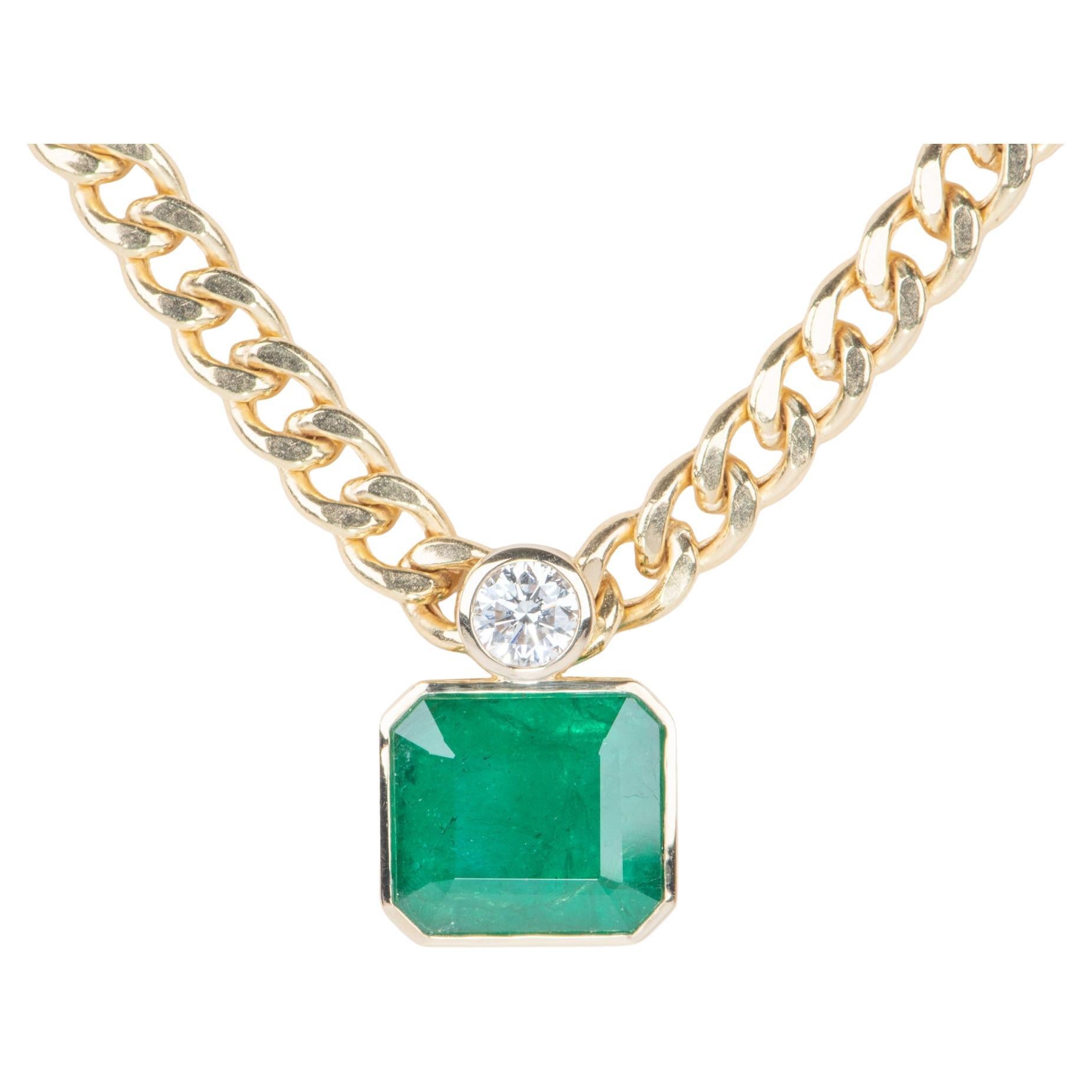 8,35ct natürlichen sambischen Smaragd und ein halbes Karat Labordiamant Statement-Anhänger 14K im Angebot