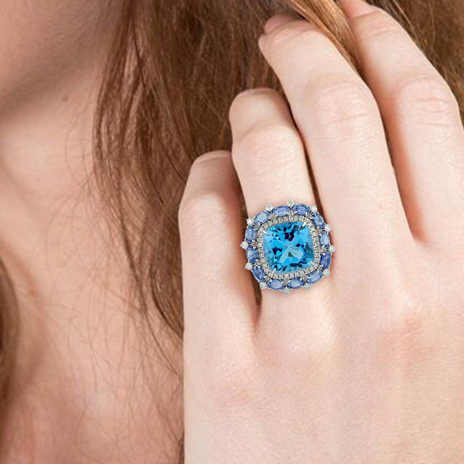 Im Angebot: 8,36 Karat Blauer Topas Saphir Diamant 18 Karat Gold Ring () 2