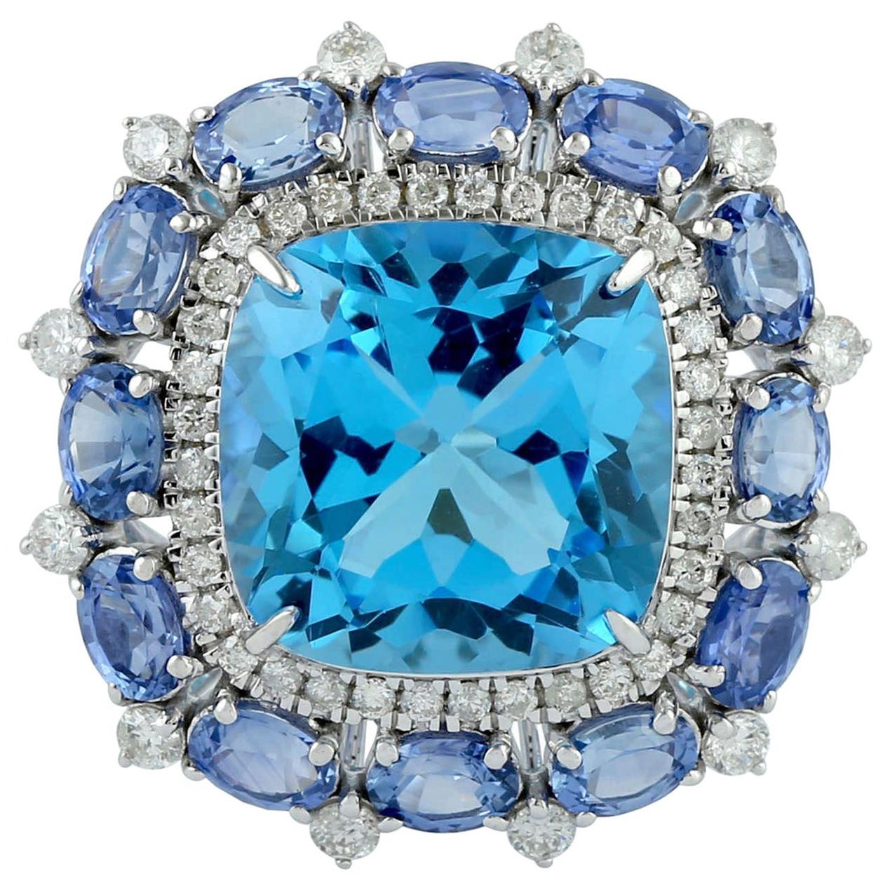 En vente :  Bague en or 18 carats avec topaze bleue de 8,36 carats, saphirs et diamants