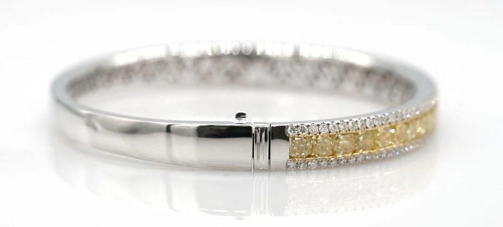 Taille radiant Bracelet de 8.37 carats de diamants jaunes et blancs Bracelet en or blanc 18K en vente
