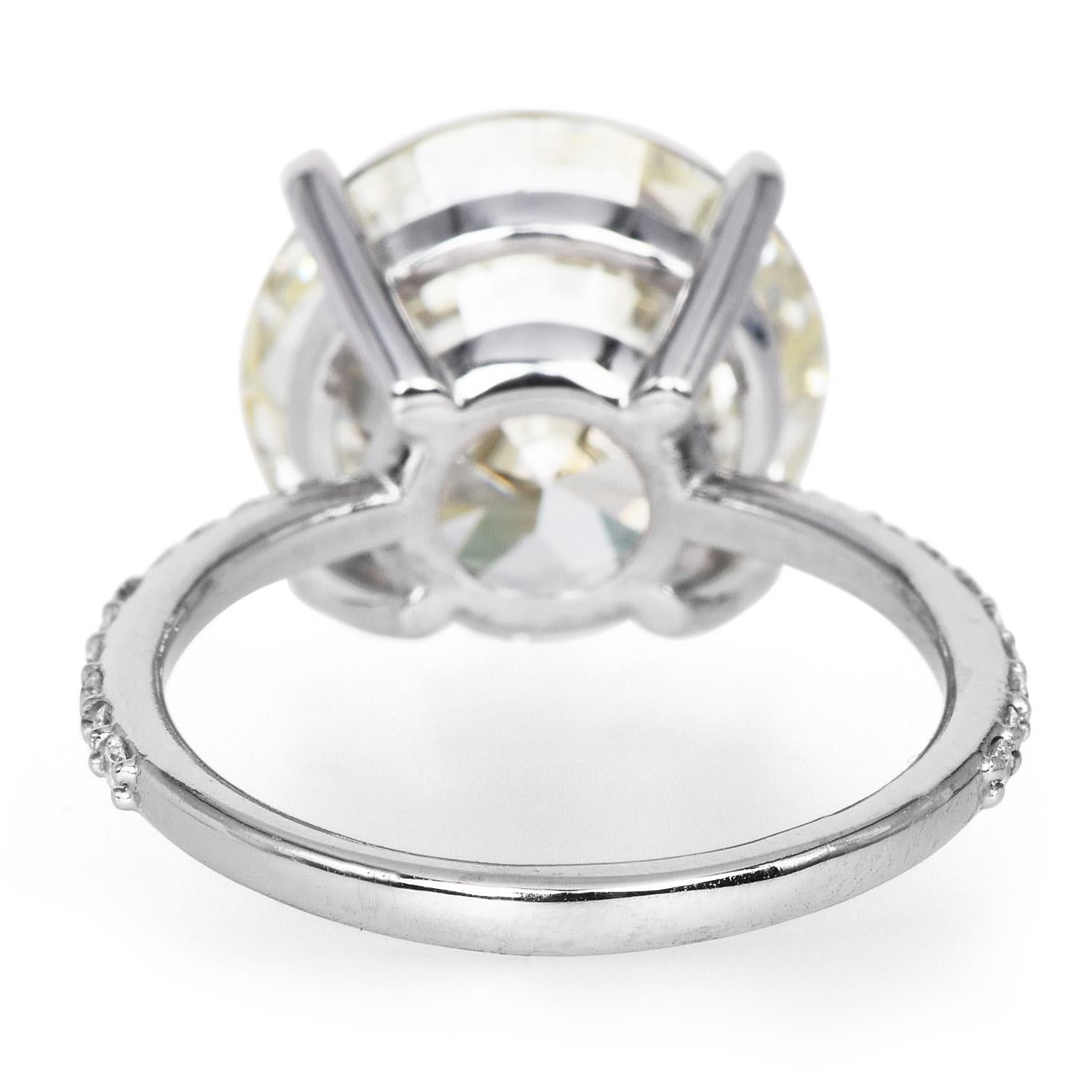 8.37 Carats Round Cut Diamond Platinum Solitaire Engagement Ring In Excellent Condition In Miami, FL