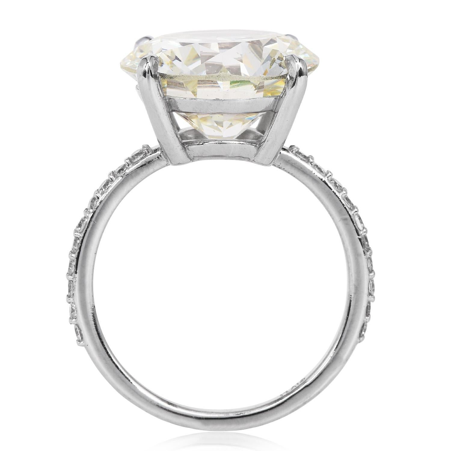 Women's or Men's 8.37 Carats Round Cut Diamond Platinum Solitaire Engagement Ring