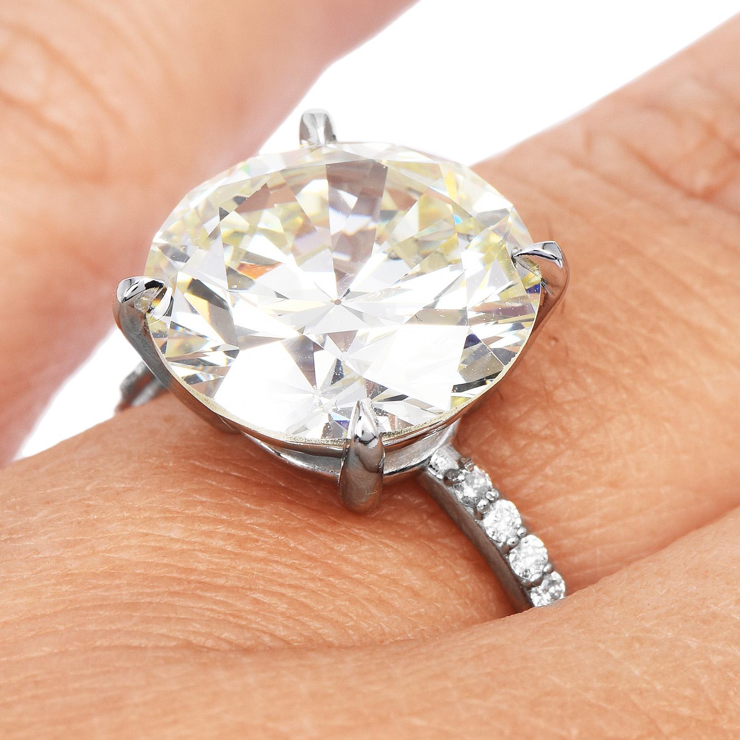 8.37 Carats Round Cut Diamond Platinum Solitaire Engagement Ring 3