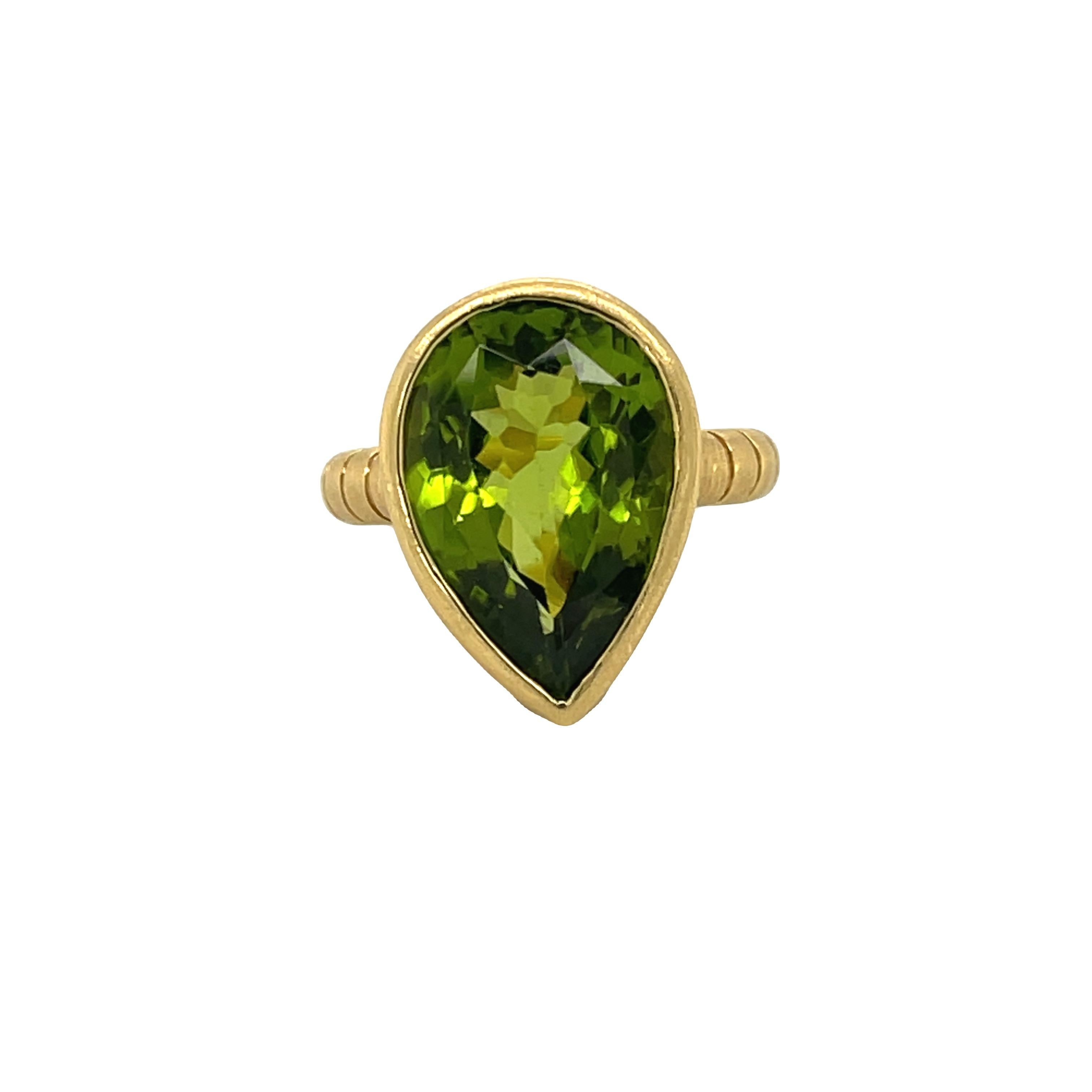 8.37 ct. Pear Shape Peridot and Diamond Ring in 18k Yellow Gold In New Condition For Sale In Los Angeles, CA