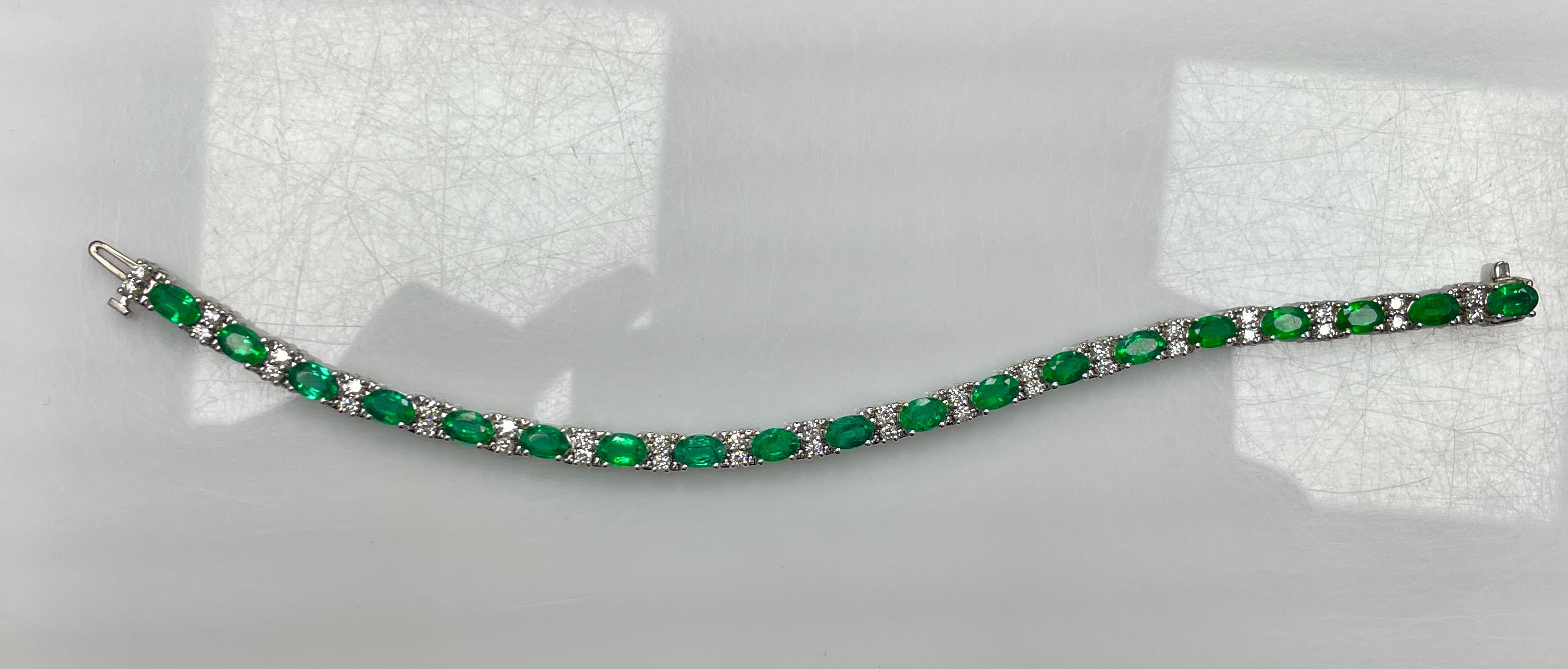 Oval Cut 8.37Ct Emerald & Diamond 14K White Gold Bracelet For Sale
