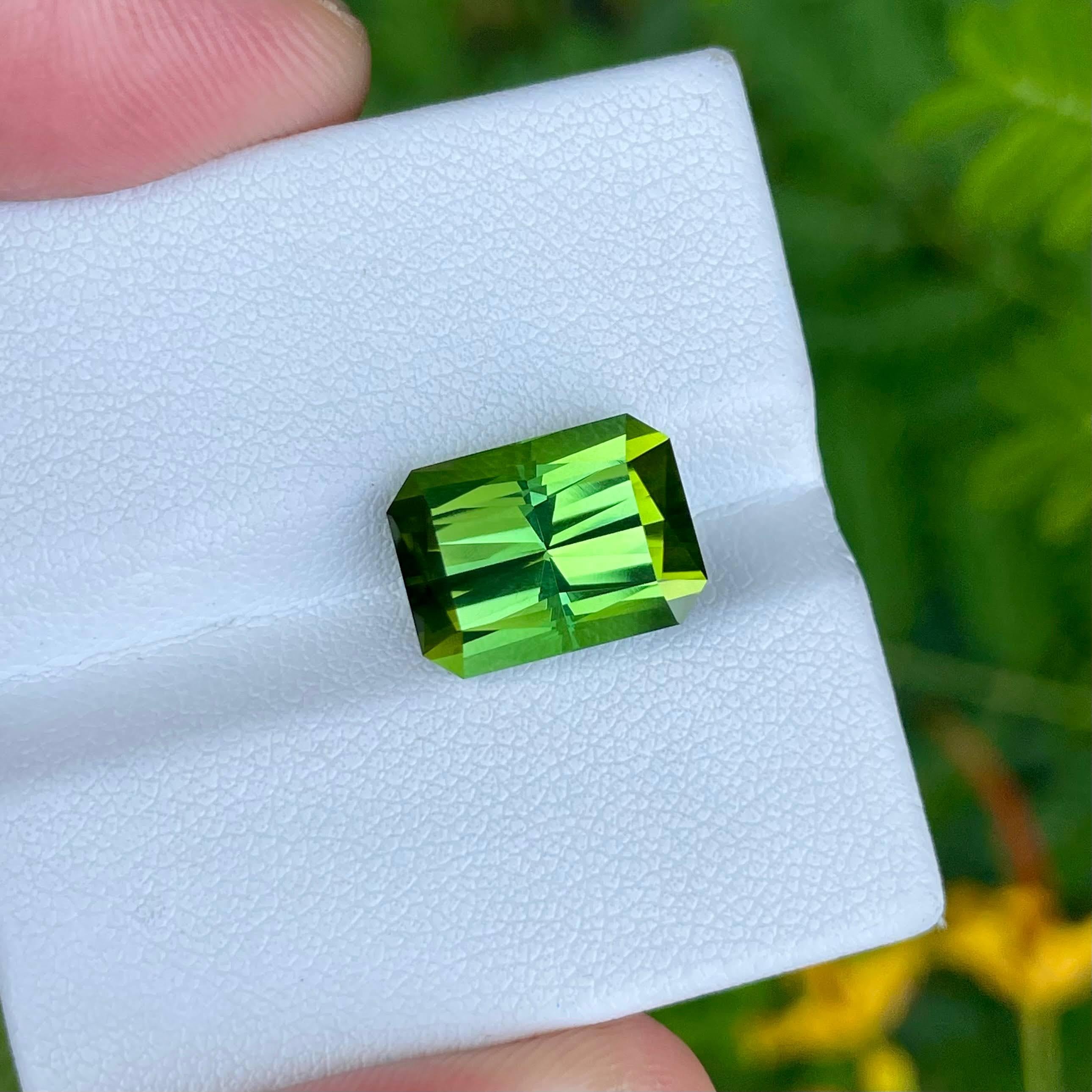 8.38 Carats Loose Green Tourmaline Stone Scissors Cut Natural Afghan Gemstone In New Condition For Sale In Bangkok, TH