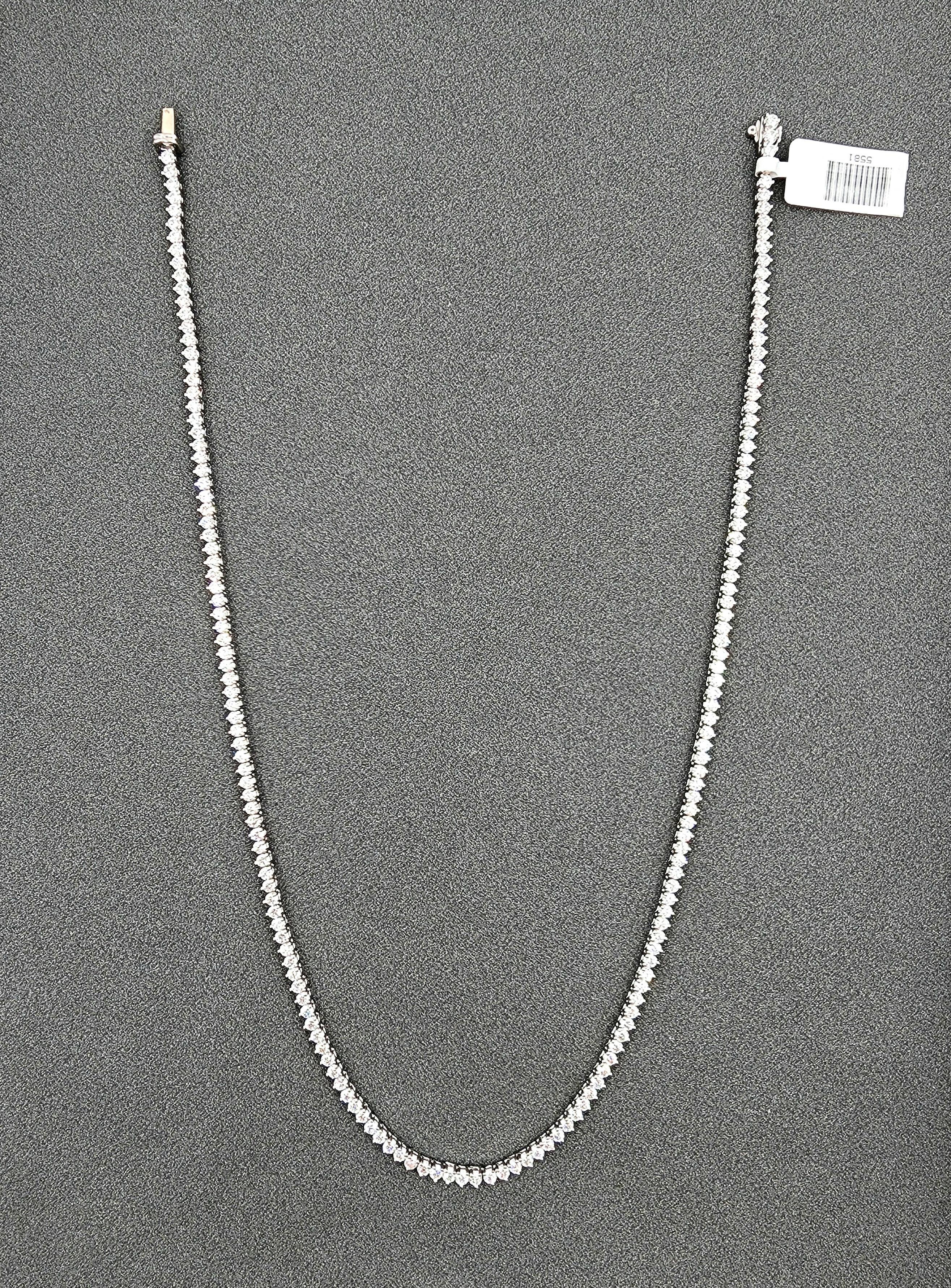 Collar de tenis con diamantes de 8.39 quilates Moderno en venta