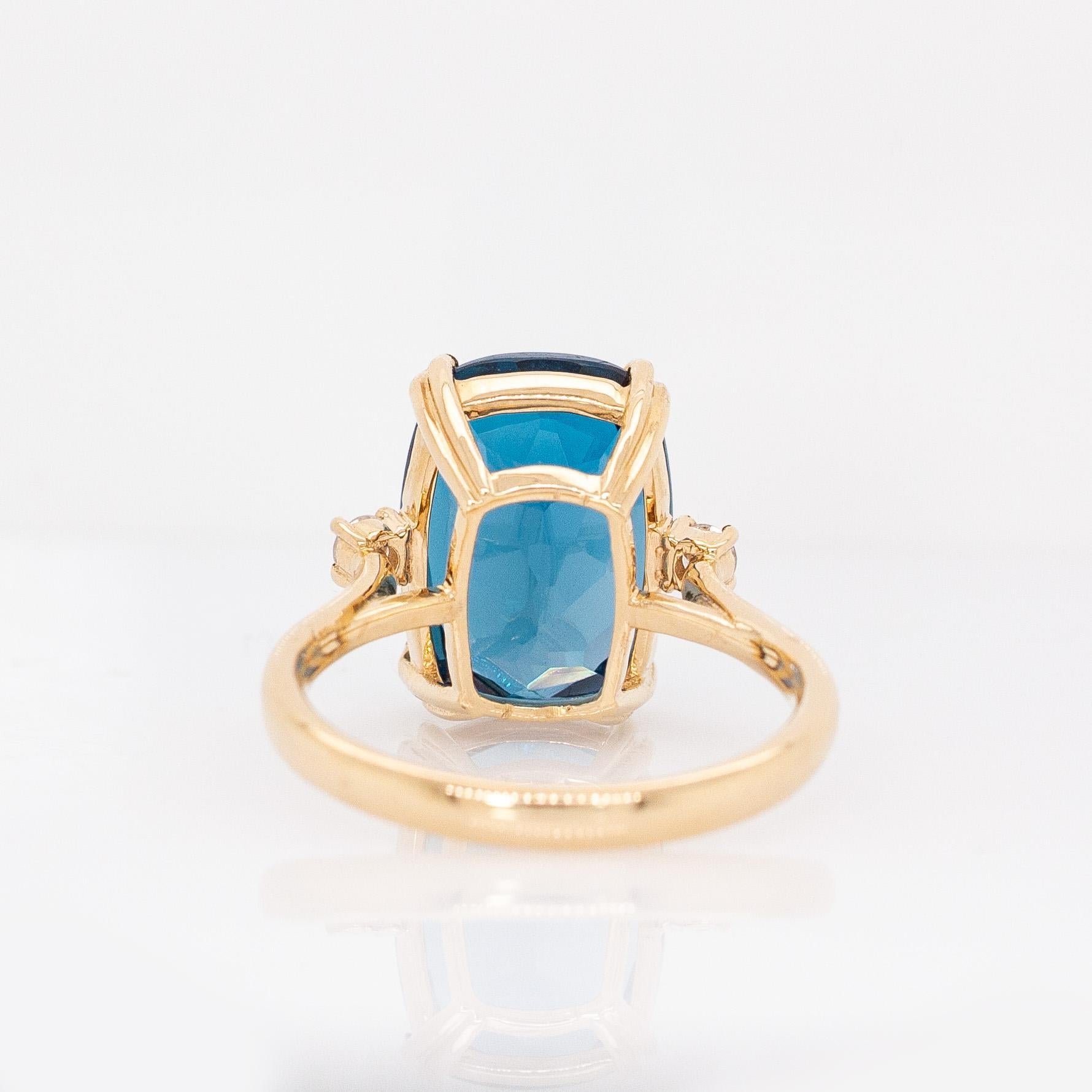 Donna Topazio blu di Londra da 8,3 carati con accenti di diamanti naturali: Oro massiccio 14k, 14x10mm in vendita