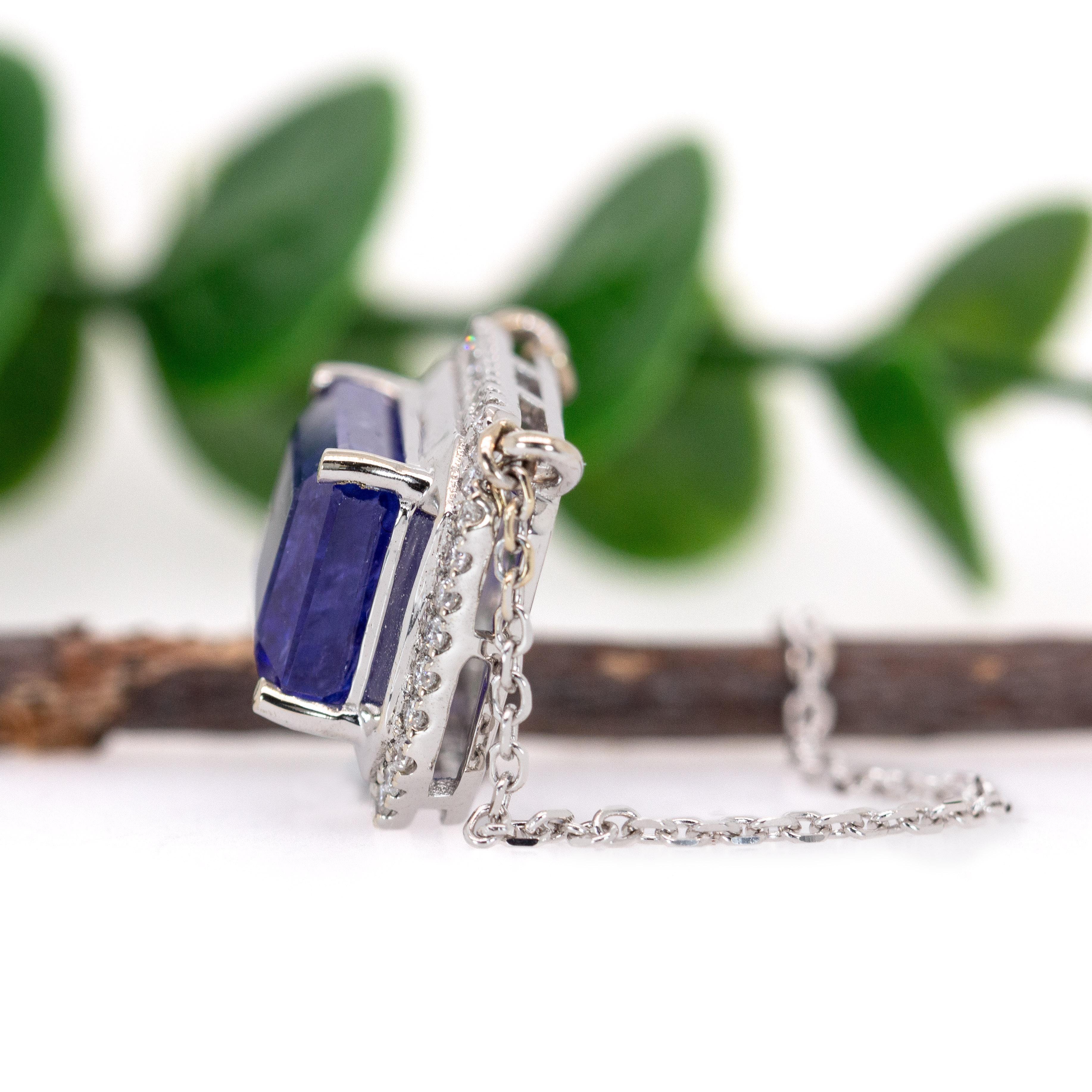 Pendentif 8.3cts Tanzanite avec halo de diamants en or massif 14K  EM 13x9mm Neuf - En vente à Columbus, OH