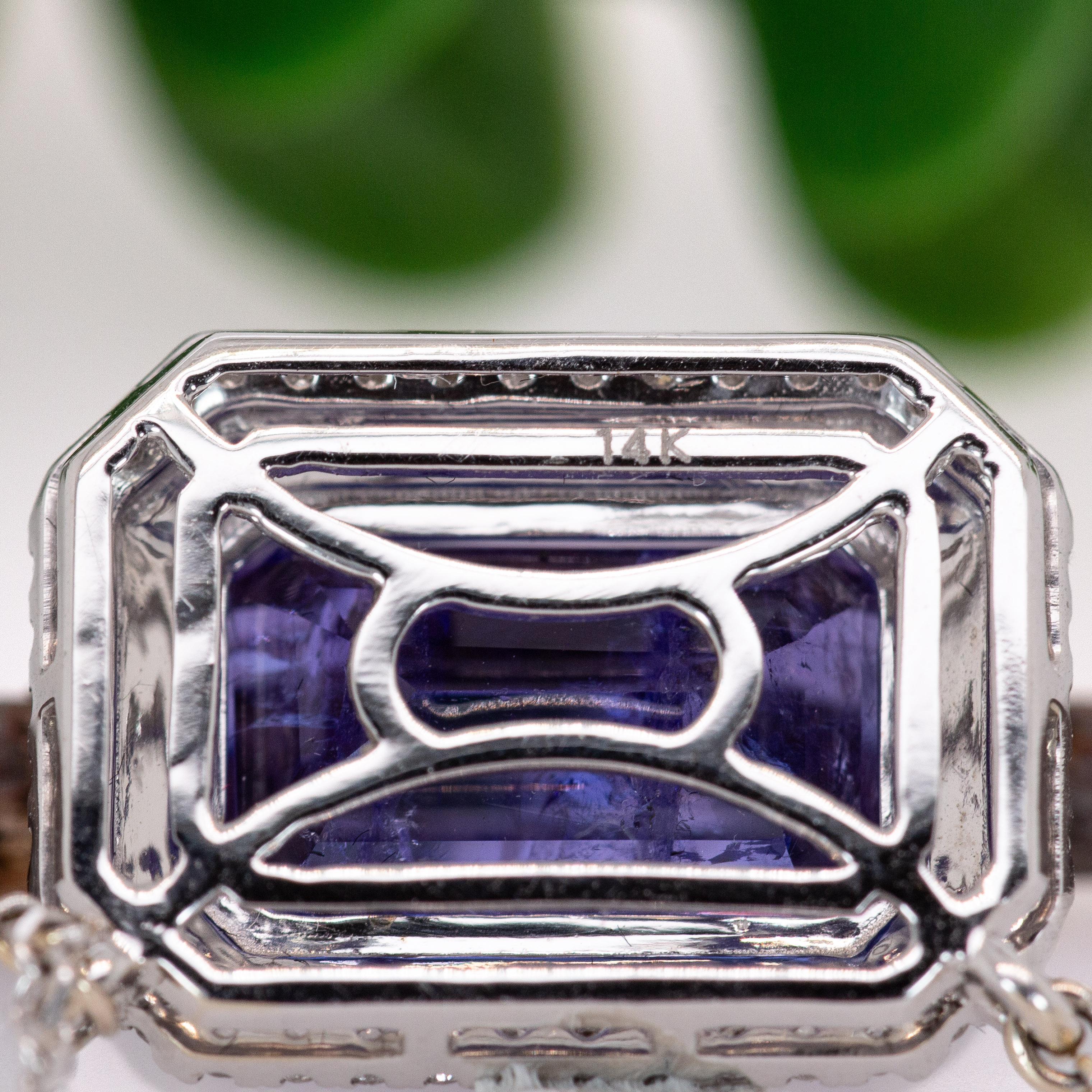 Pendentif 8.3cts Tanzanite avec halo de diamants en or massif 14K  EM 13x9mm Pour femmes en vente