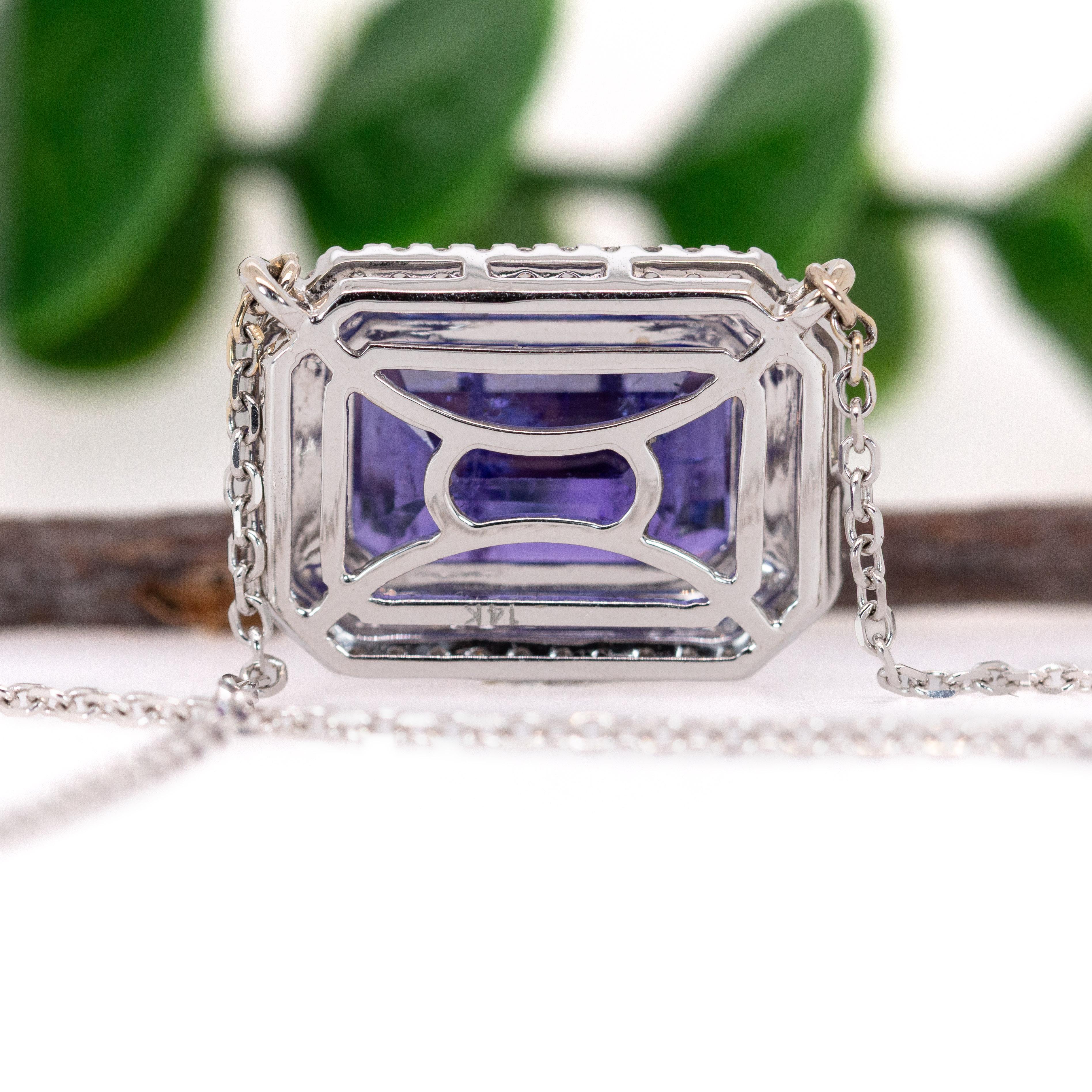 Pendentif 8.3cts Tanzanite avec halo de diamants en or massif 14K  EM 13x9mm en vente 1