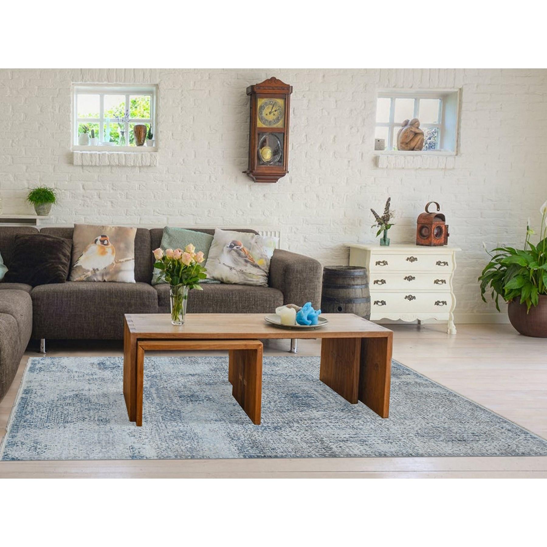 Gris nuage, pure soie, brisé et effacé, design de la dynastie Mamluke du 15e siècle, Vintage, noué à la main, tapis d'Orient
Matériaux primaires : Laine et soie
Latex : Pas de poils 
hauteur : 0,25 pouces
Style : Transitionnel
Couleur primaire :