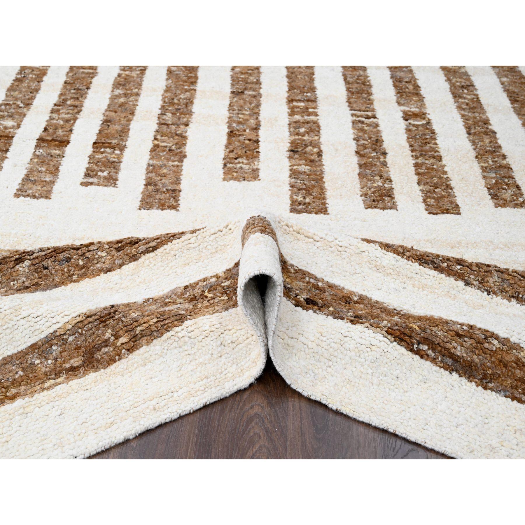 Noué à la main 8'3 