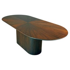 Mesa de comedor nueva de 84 pulgadas con diseño radial «racetrack» en madera de nogal, de Aaron Saxton