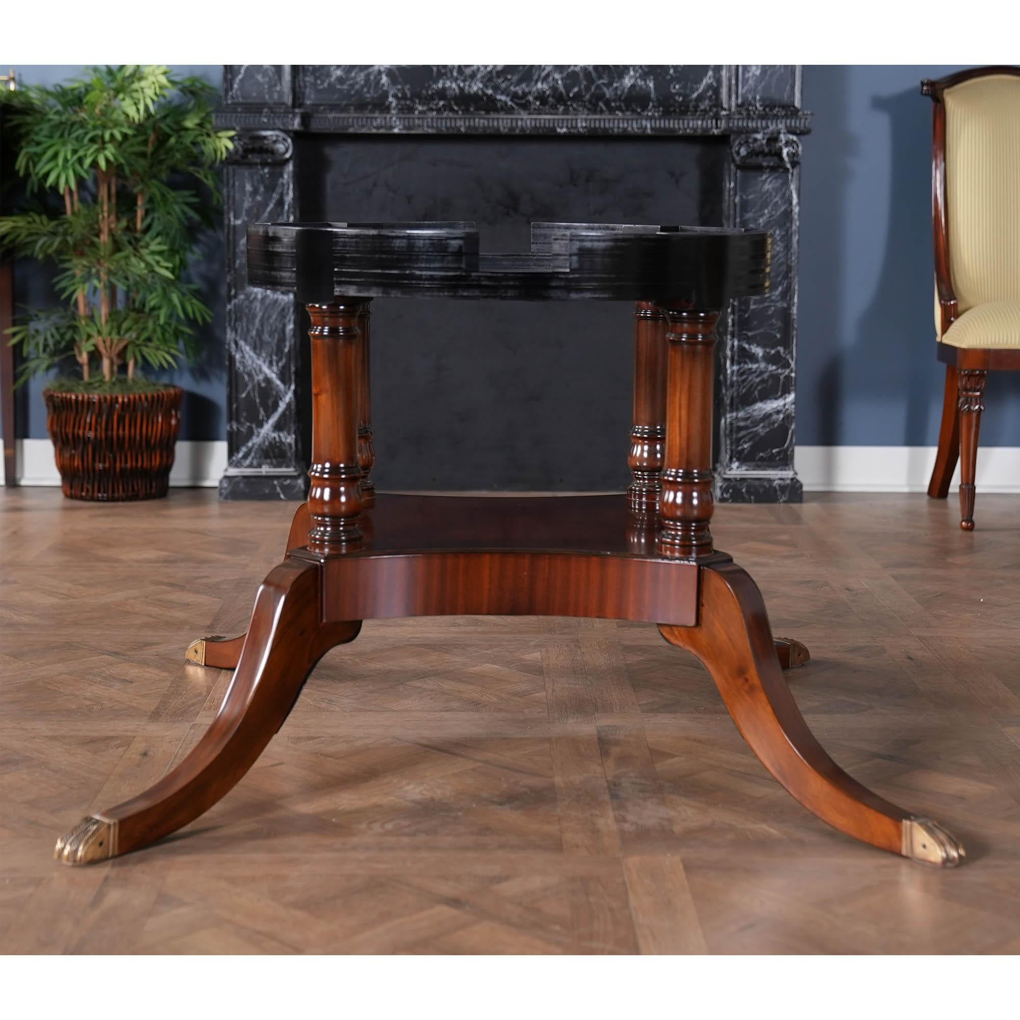 Regency Tavolo perimetrale rotondo da 84 pollici in vendita