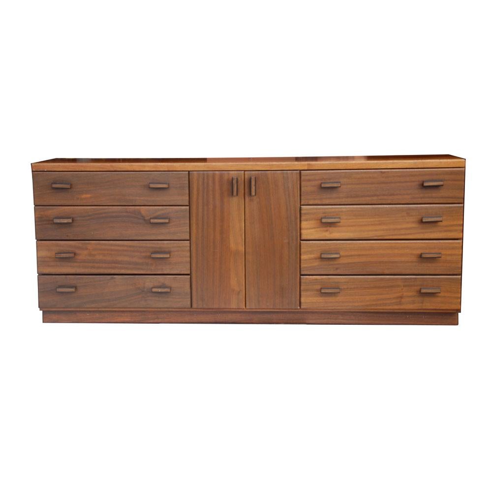 Mid century rosewood dresser credenza. Measure: 84