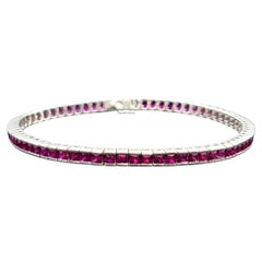 Pulsera de tenis de oro blanco de 14 quilates con rubí de corte cuadrado engastado en canal de 8,40 quilates