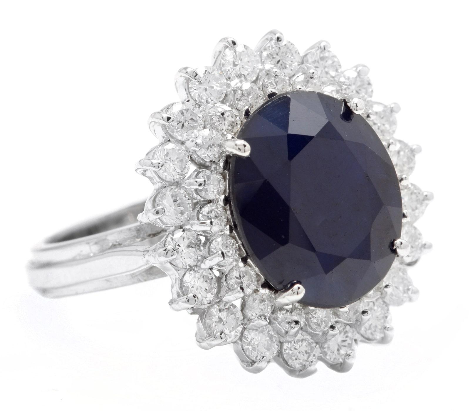 Exquisito anillo de oro blanco macizo de 14 quilates con zafiro azul natural y diamantes de 8,40 quilates

El peso total del zafiro azul es de 7,00 Quilates

Tratamiento del zafiro: Difusión

Medidas del zafiro: 12 x 10mm

Diamantes redondos